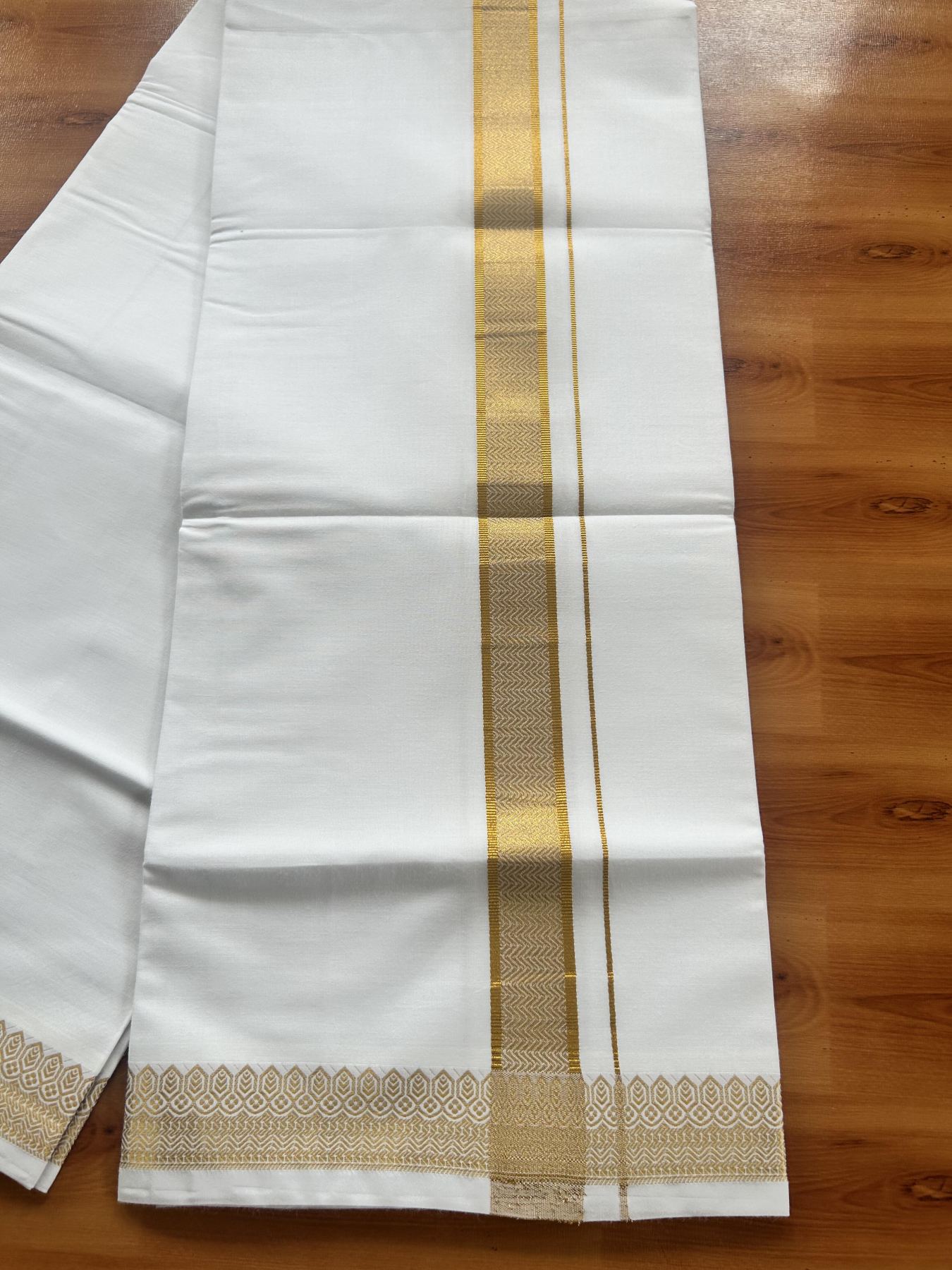Single Pure White Mundu/Dhoti - 20% Discount!! Kaitharikada Balaramapuram Pure Cotton - 40s - 1.5 inch Gold Kasav Jacquard Design Kara 2 mtr (4 muzham) - 7 KK5405 GAN