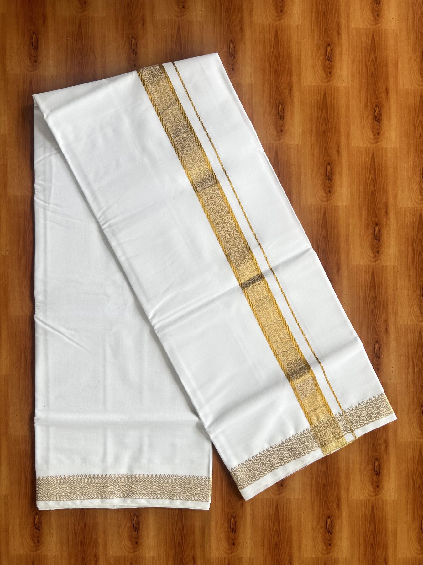 Single Pure White Mundu/Dhoti - 20% Discount!! Kaitharikada Balaramapuram Pure Cotton - 40s - 1.5 inch Gold Kasav Jacquard Design Kara 2 mtr (4 muzham) - 6 KK5405 GAN