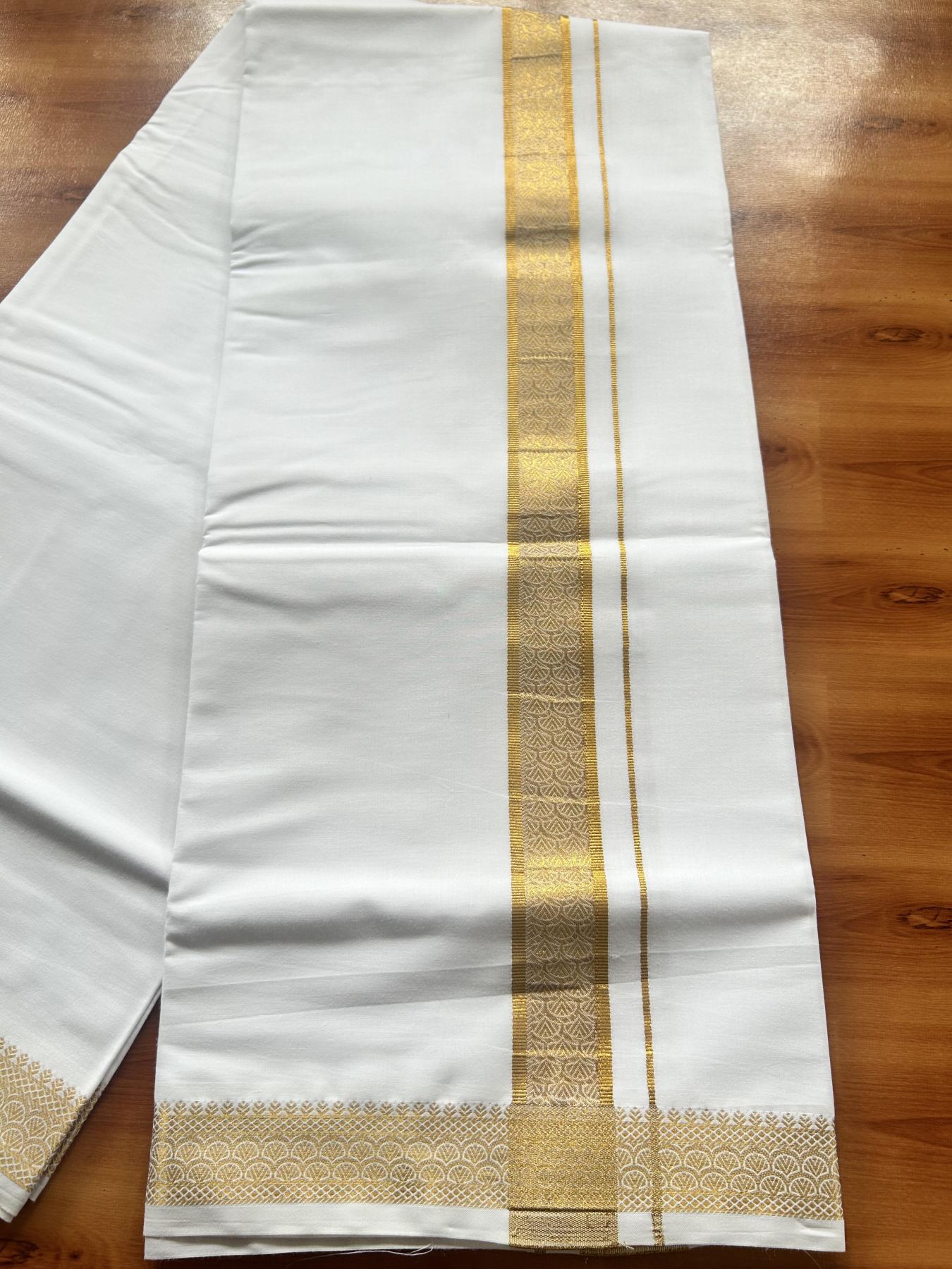 Single Pure White Mundu/Dhoti - 20% Discount!! Kaitharikada Balaramapuram Pure Cotton - 40s - 1.5 inch Gold Kasav Jacquard Design Kara 2 mtr (4 muzham) - 6 KK5405 GAN