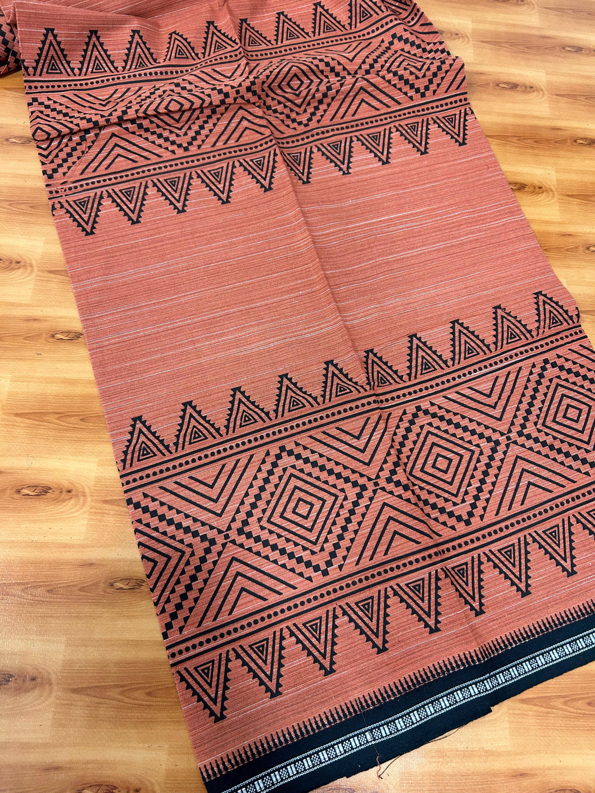 Single Kaily / Lungi - Kaitharikada - Mixed Cotton - 40s twisted - 1.5 inch Black Printed Design Kara With Kavi Colour Body (2 meter / 4 muzham) -  3 KK8084 GAN