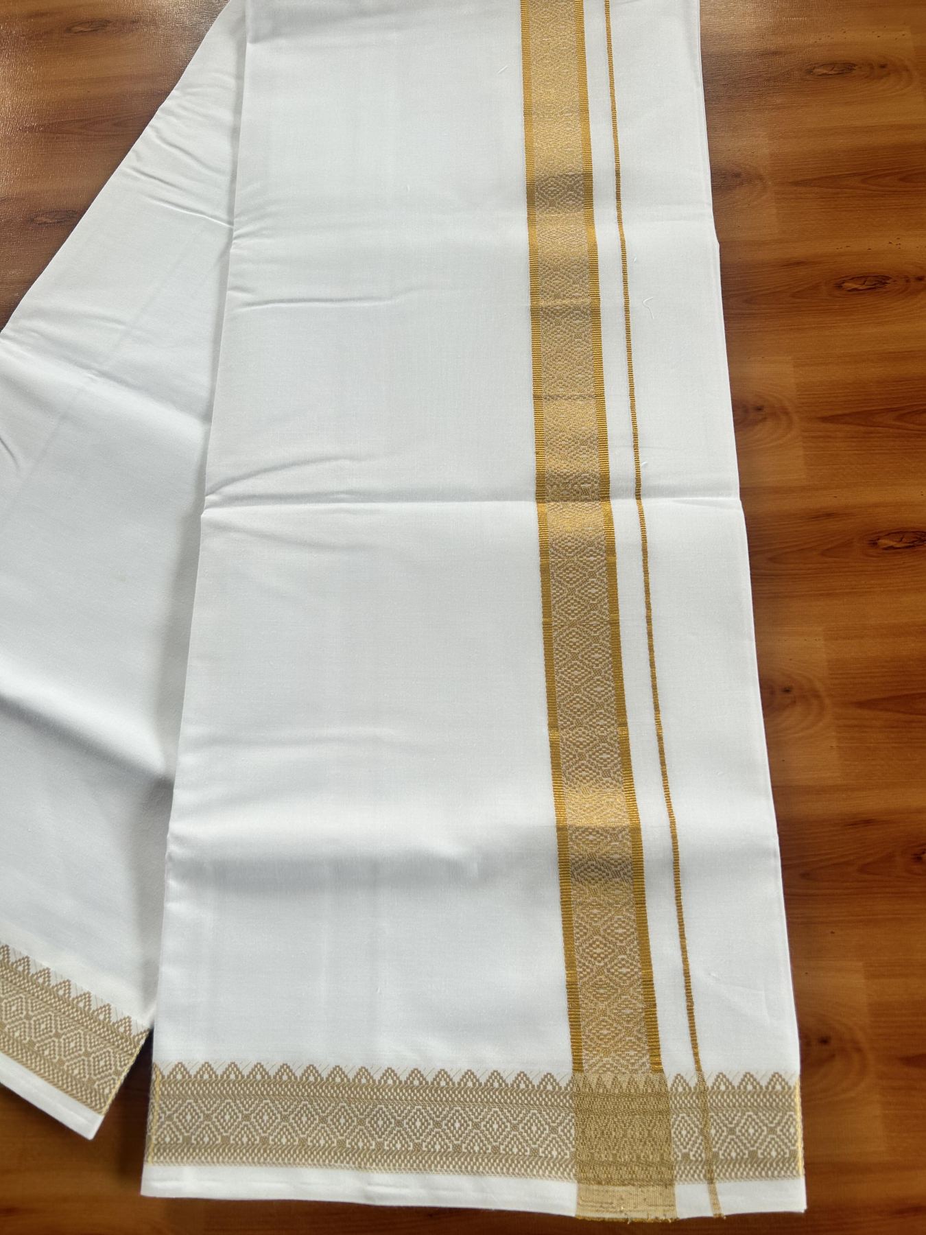 Single Pure White Mundu/Dhoti - 20% Discount!! Kaitharikada Balaramapuram Pure Cotton - 40s - 1.5 inch Gold Kasav Jacquard Design Kara 2 mtr (4 muzham) - 5 KK5405 GAN