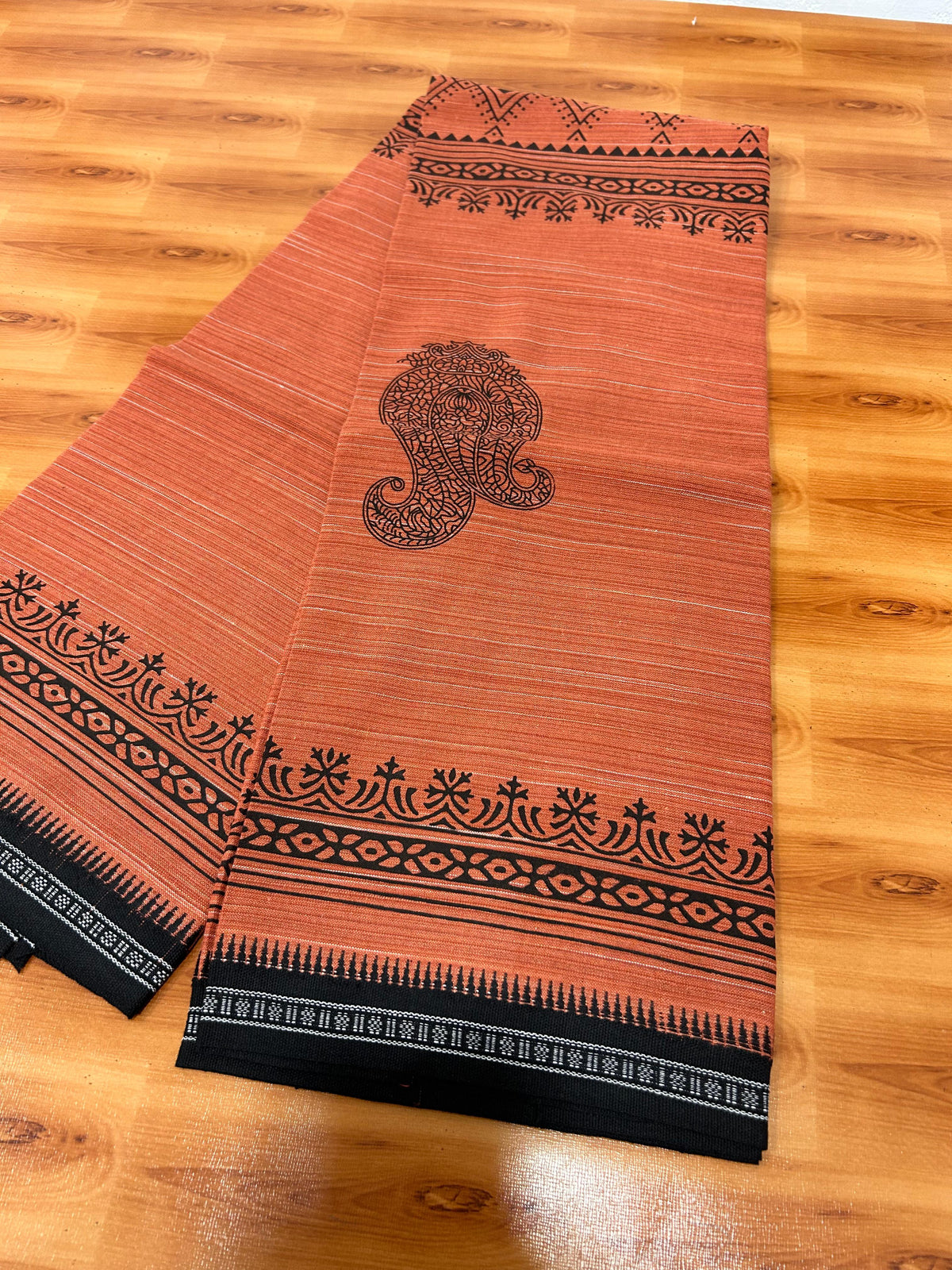 Single Kaily / Lungi - Kaitharikada - Mixed Cotton - 40s twisted - 1.5 inch Black Printed Design Kara With Kavi Colour Body (2 meter / 4 muzham) -  4 KK8084 GAN