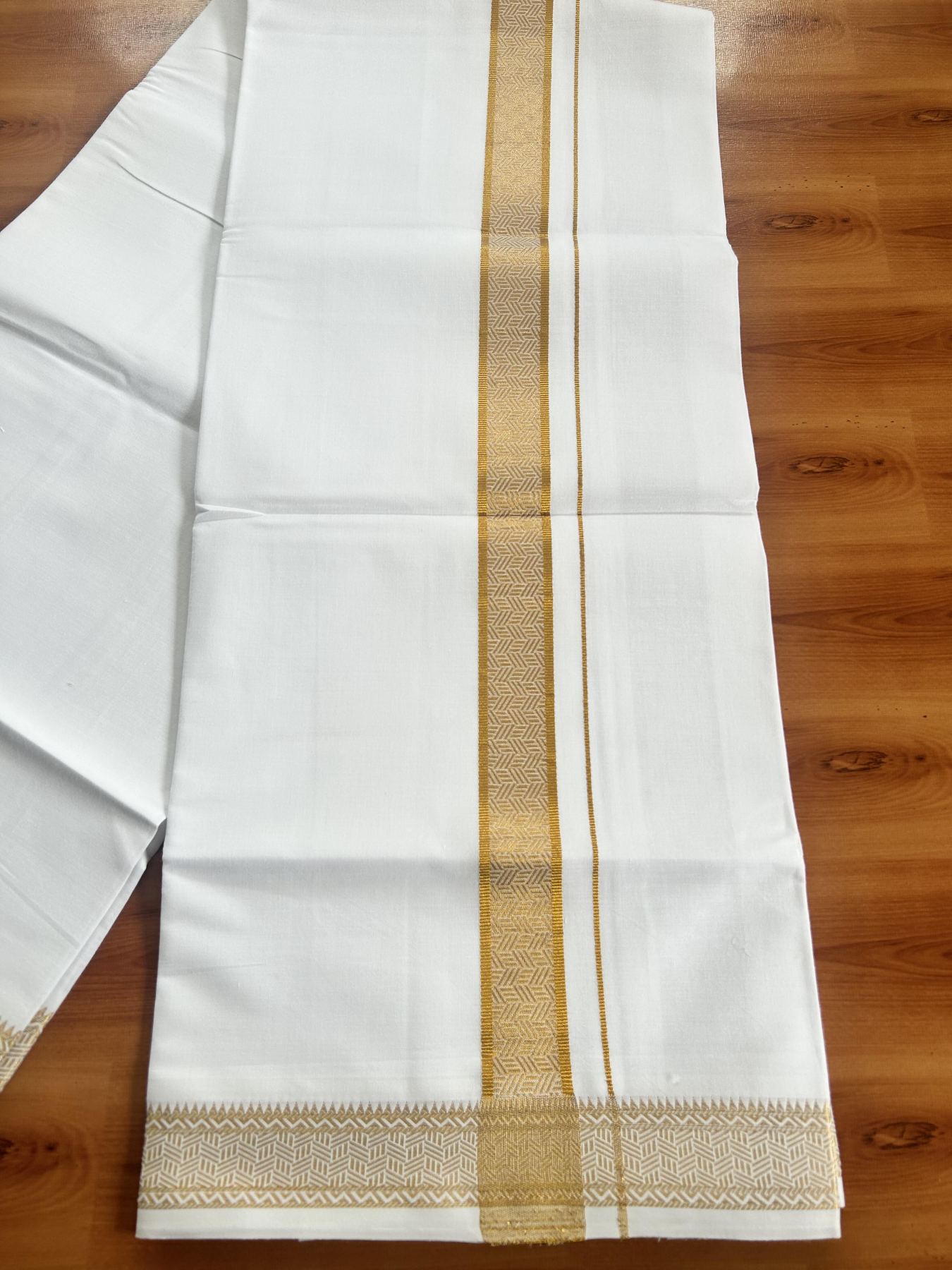 Single Pure White Mundu/Dhoti - 20% Discount!! Kaitharikada Balaramapuram Pure Cotton - 40s - 1.5 inch Gold Kasav Jacquard Design Kara 2 mtr (4 muzham) - 4 KK5405 GAN