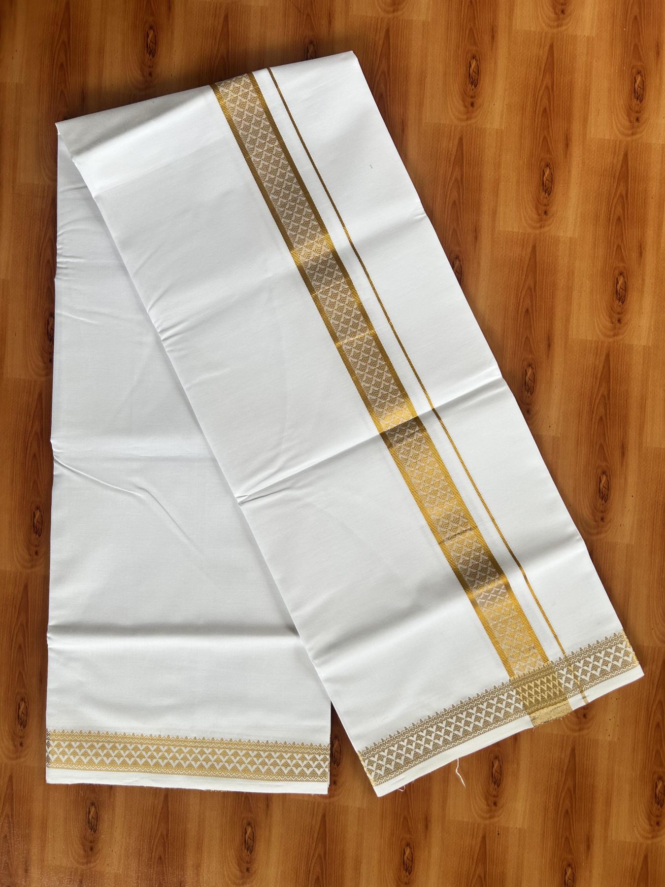 Single Pure White Mundu/Dhoti - 20% Discount!! Kaitharikada Balaramapuram Pure Cotton - 40s - 1.5 inch Gold Kasav Jacquard Design Kara 2 mtr (4 muzham) - 3 KK5405 GAN