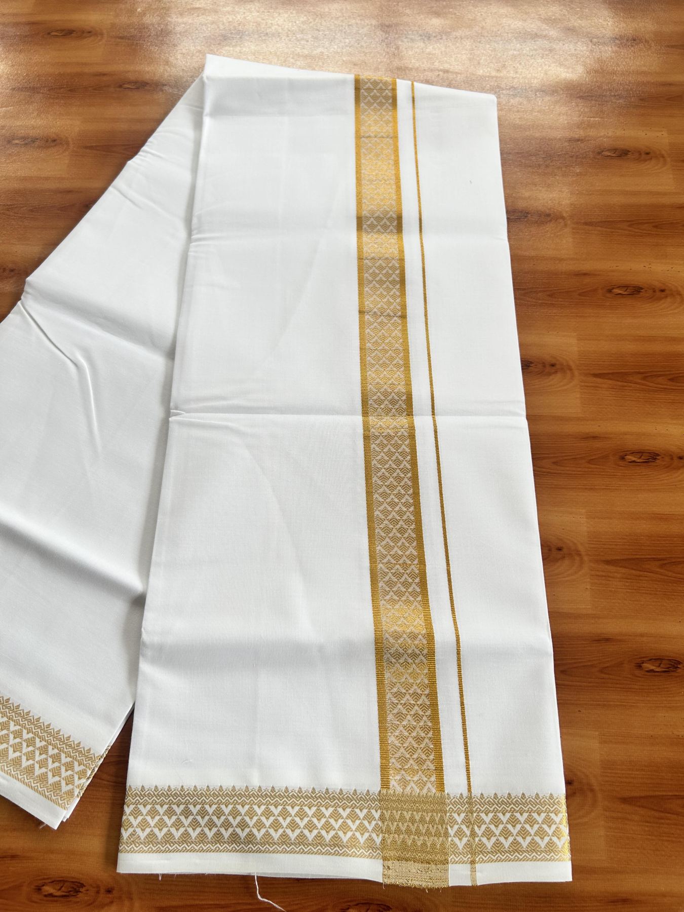 Single Pure White Mundu/Dhoti - 20% Discount!! Kaitharikada Balaramapuram Pure Cotton - 40s - 1.5 inch Gold Kasav Jacquard Design Kara 2 mtr (4 muzham) - 3 KK5405 GAN