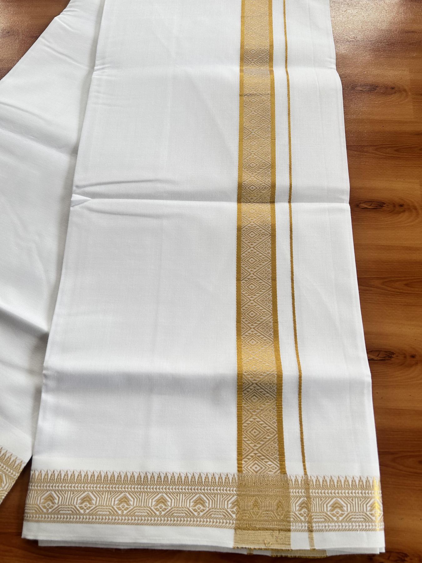 Single Pure White Mundu/Dhoti - 20% Discount!! Kaitharikada Balaramapuram Pure Cotton - 40s - 1.5 inch Gold Kasav Jacquard Design Kara 2 mtr (4 muzham) - 2 KK5405 GAN