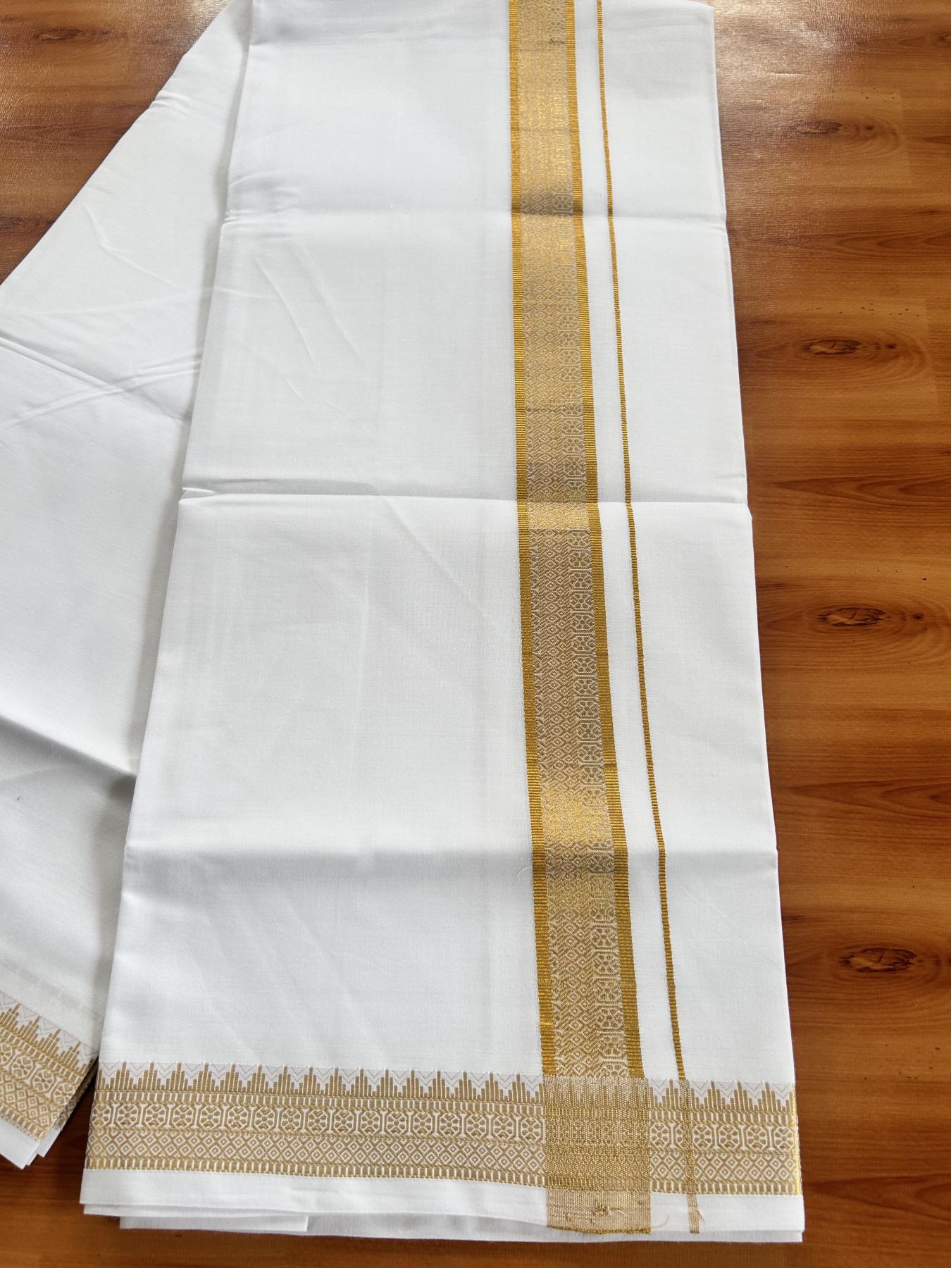 Single Pure White Mundu/Dhoti - 20% Discount!! Kaitharikada Balaramapuram Pure Cotton - 40s - 1.5 inch Gold Kasav Jacquard Design Kara 2 mtr (4 muzham) - 1 KK5405 GAN