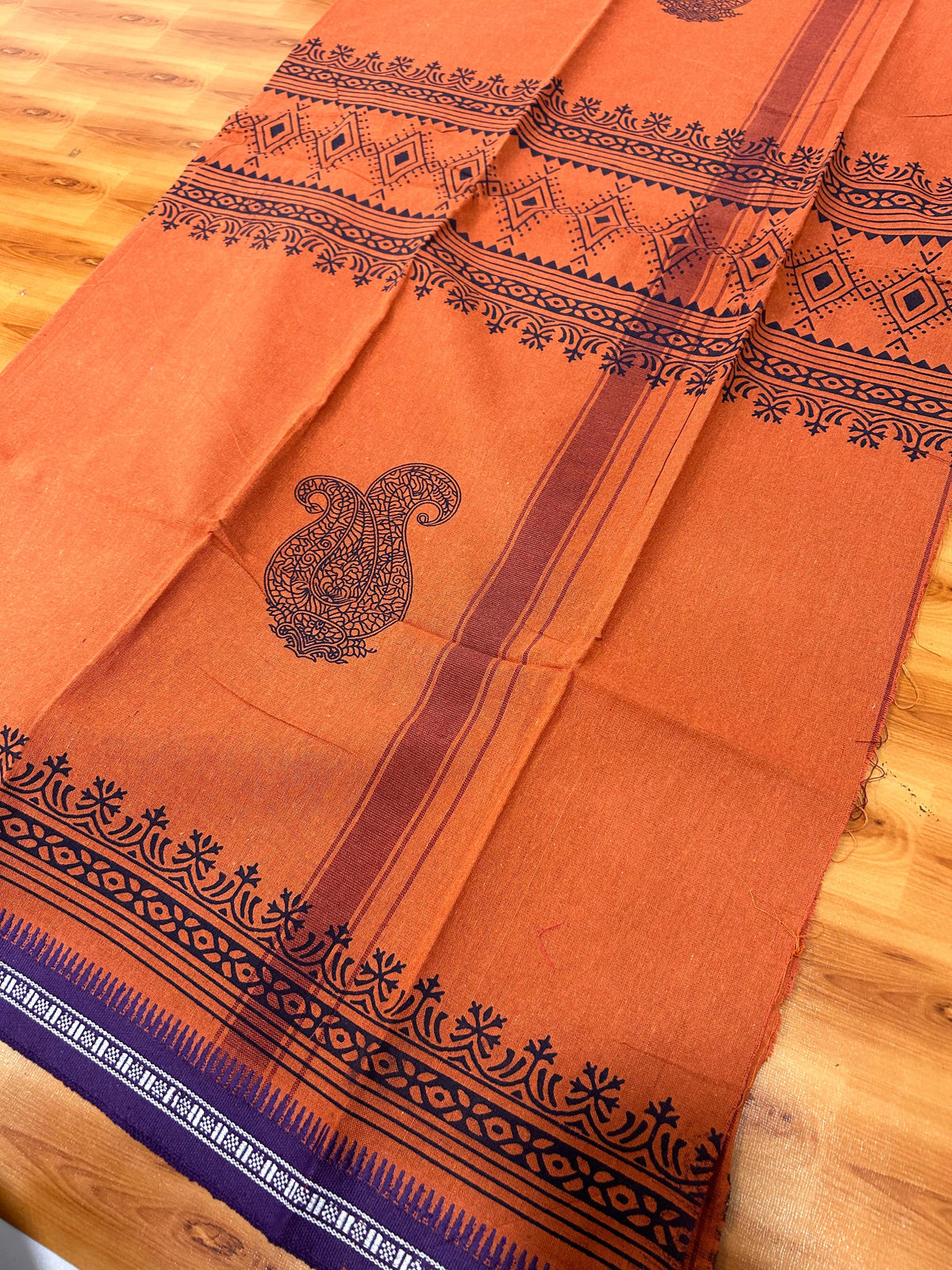 Single Kaily / Lungi - Kaitharikada - Mixed Cotton - 40s twisted - 1.5 inch Violet & Blue Printed Design Kara With Kavi Colour Body (2 meter / 4 muzham) -  8 KK8084 GAN