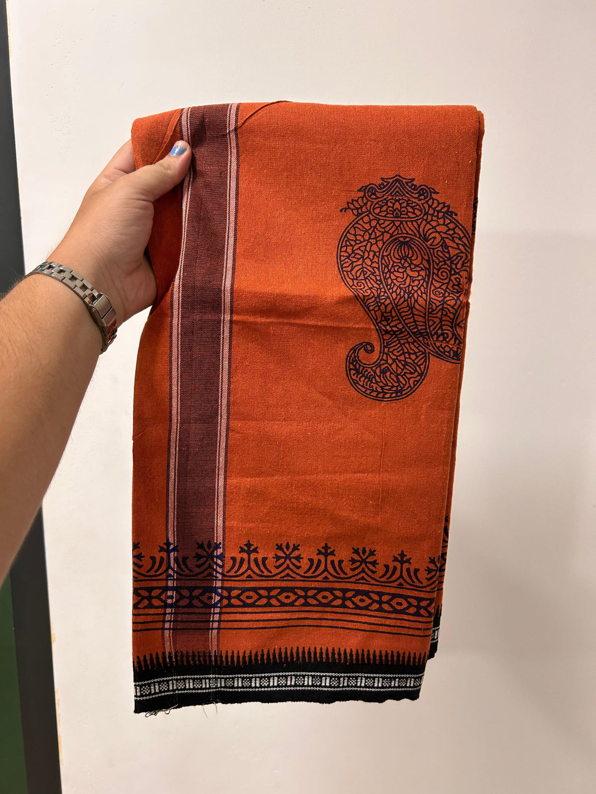 Single Kaily / Lungi - Kaitharikada - Mixed Cotton - 40s twisted - 1.5 inch Black White & Blue Printed Design Kara With Kavi Colour Body (2 meter / 4 muzham) -  9 KK8084 GAN