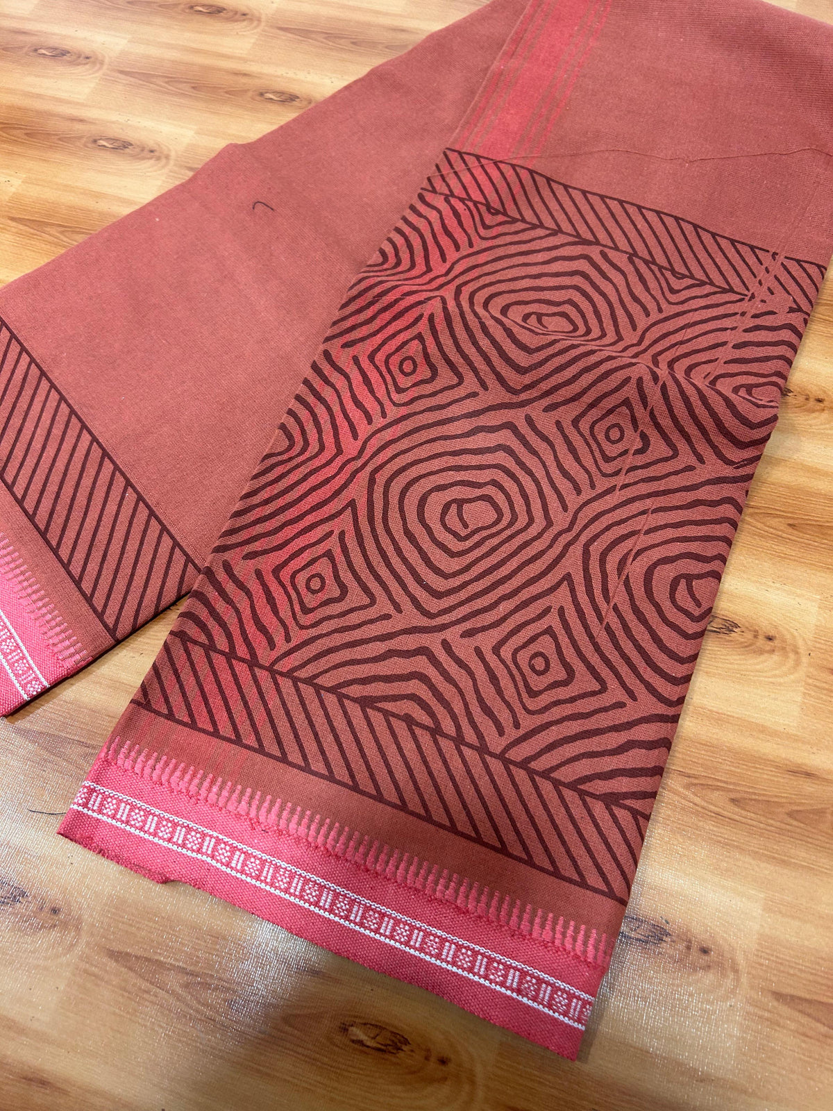 Single Kaily / Lungi - Kaitharikada - Mixed Cotton - 40s twisted - 1.5 inch Pink Printed Design Kara With Kavi Colour Body (2 meter / 4 muzham) -  14 KK8084 GAN