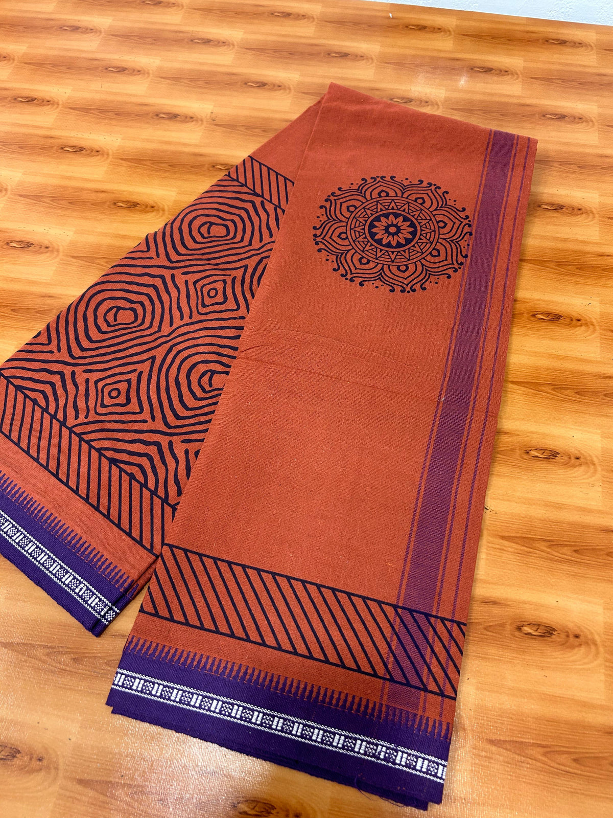 Single Kaily / Lungi - Kaitharikada - Mixed Cotton - 40s twisted - 1.5 inch Violet Printed Design Kara With Kavi Colour Body (2 meter / 4 muzham) -  15 KK8084 GAN