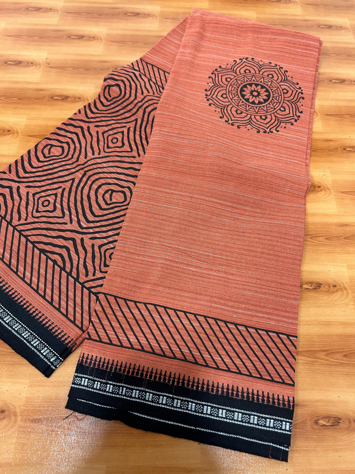 Single Kaily / Lungi - Kaitharikada - Mixed Cotton - 40s twisted - Black Printed Design Kara With Kavi Colour Body (2 meter / 4 muzham) -  16 KK8084 GAN