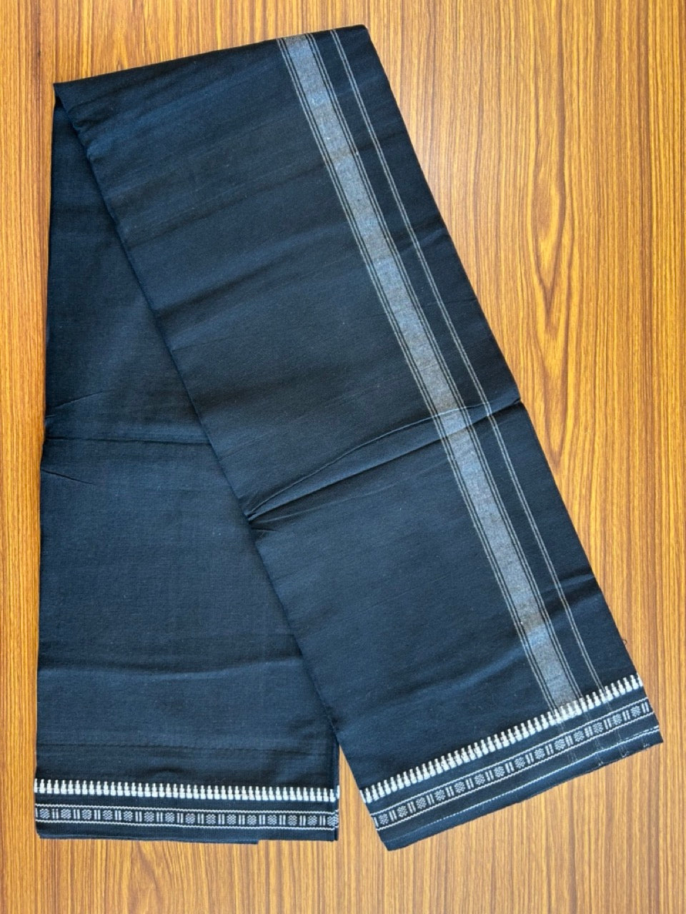 21% DISCOUNT!! Kaitharikada Pure Cotton - Single Kaily / Lungi - 2 inch White kuppadam kara with Black colour body - 4KK8000AS