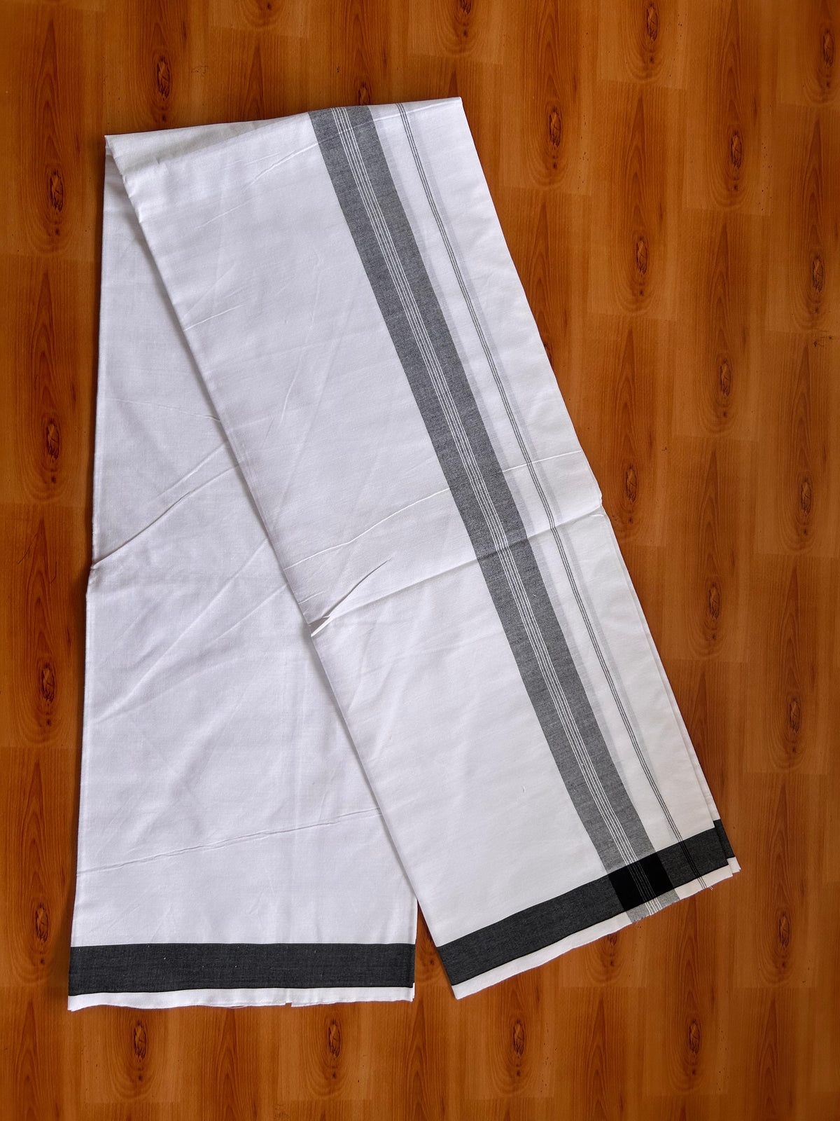 Kaitharikada - Single Kaily / Lungi - Mixed Cotton - 40s twisted - 1.5 inch Black Striped Kara with White colour body (2 meter / 4 muzham) -  1 KK5525 MRH