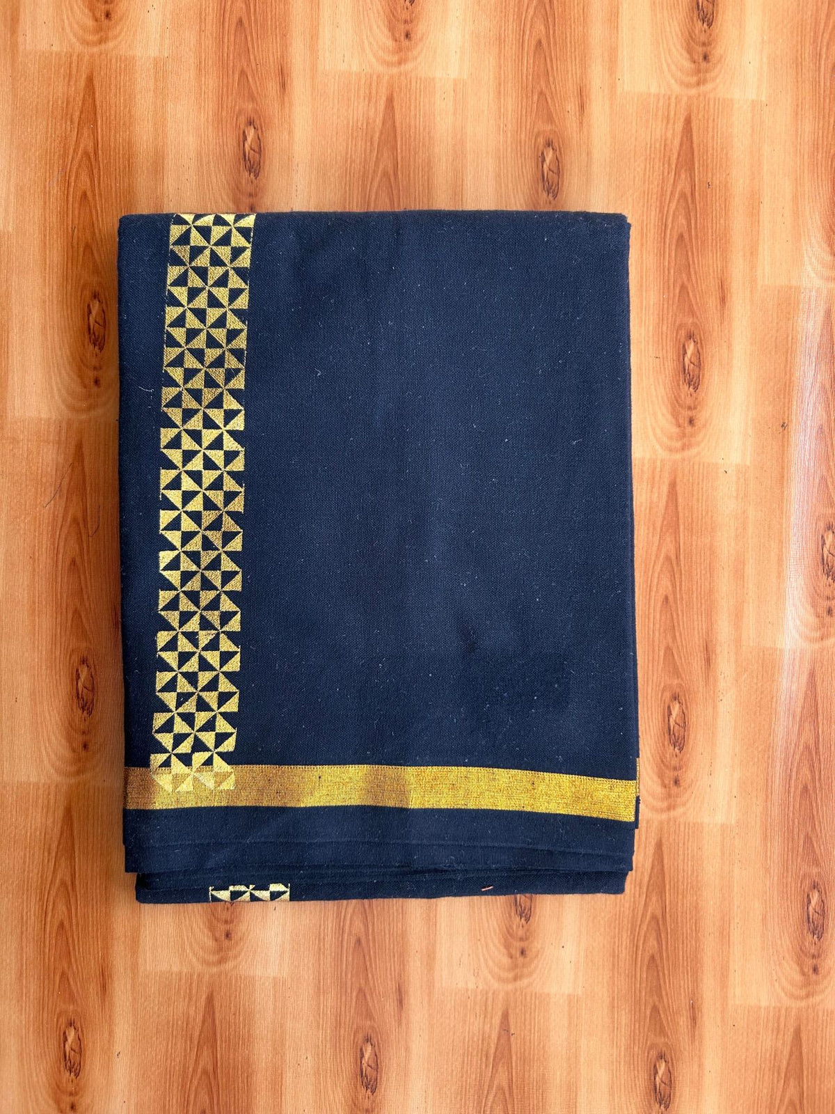 Kaitharikada - Single Kaily / Lungi - Mixed Cotton - 20s twisted - 1.5 inch Copper Kasav Printed Design Kara with Black colour body (2 meter / 4 muzham) - 2 KK8085 GAN