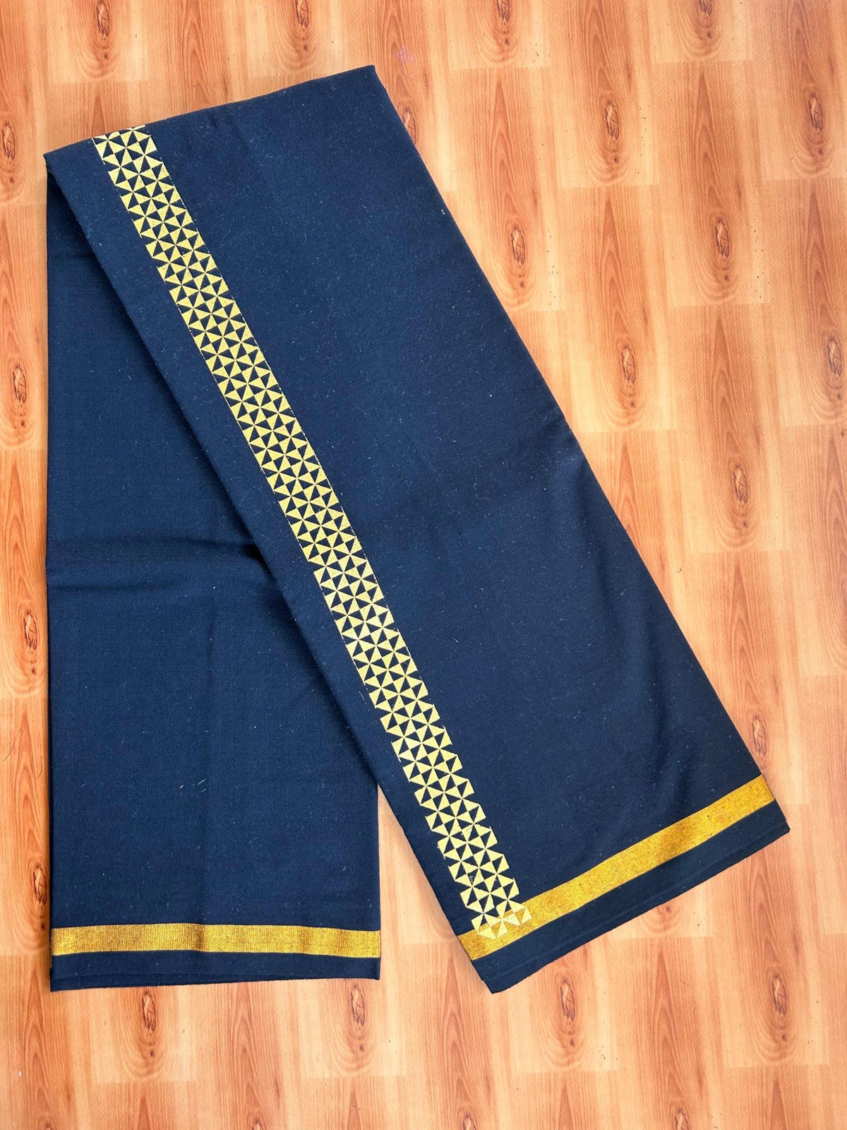 Kaitharikada - Single Kaily / Lungi - Mixed Cotton - 20s twisted - 1.5 inch Copper Kasav Printed Design Kara with Black colour body (2 meter / 4 muzham) - 2 KK8085 GAN