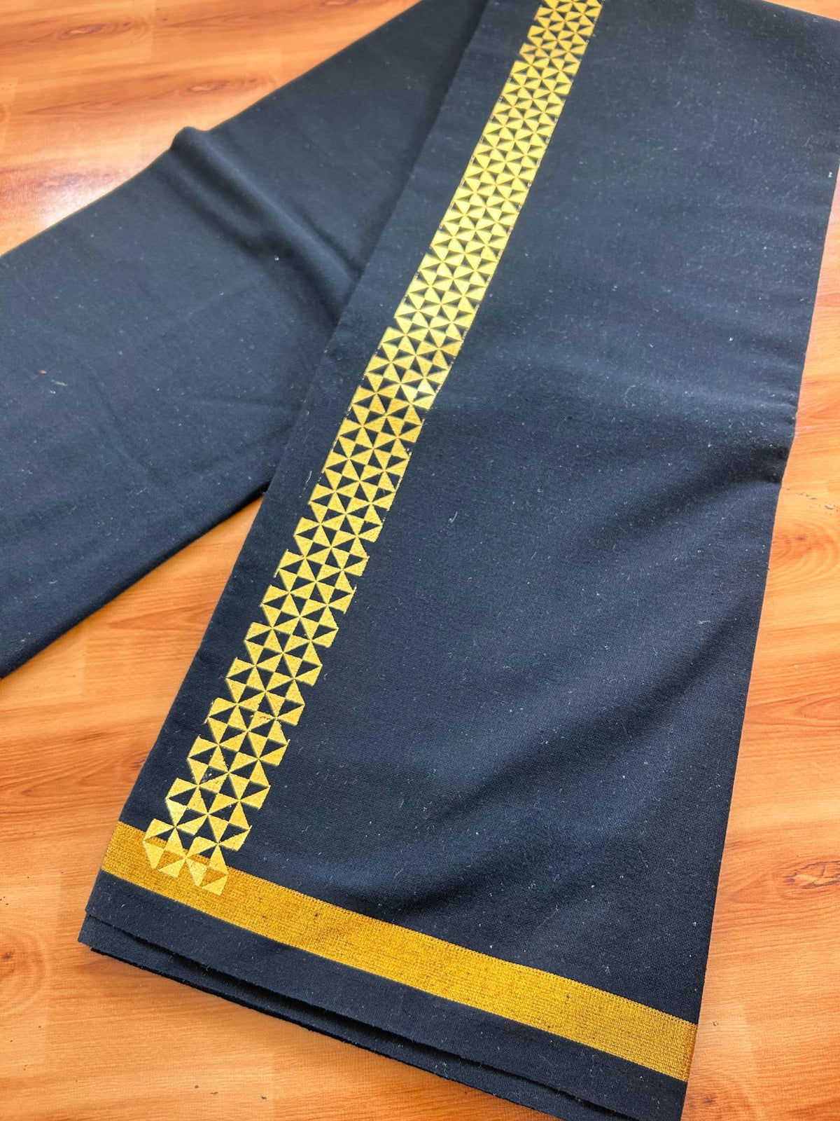 Kaitharikada - Single Kaily / Lungi - Mixed Cotton - 20s twisted - 1.5 inch Copper Kasav Printed Design Kara with Black colour body (2 meter / 4 muzham) - 2 KK8085 GAN