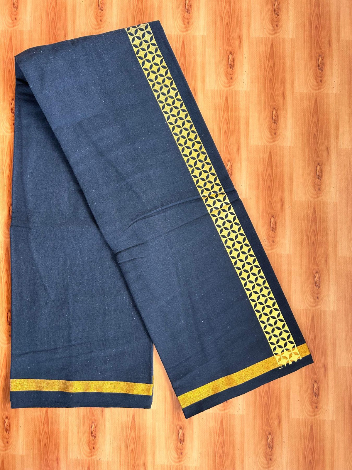 Kaitharikada - Single Kaily / Lungi - Mixed Cotton - 20s twisted - 1.5 inch Copper Kasav Printed Design Kara with Black colour body (2 meter / 4 muzham) - 3 KK8085 GAN