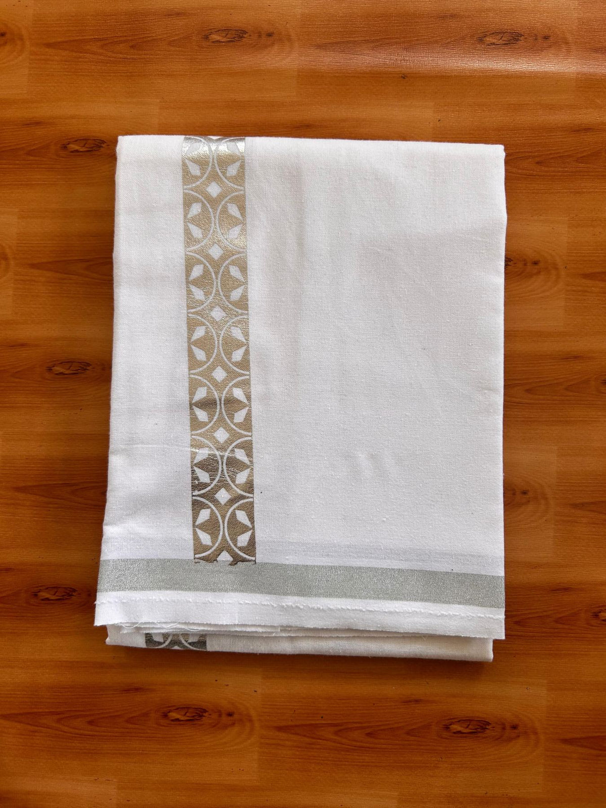 Kaitharikada - Single Kaily / Lungi - Mixed Cotton - 20s twisted - 1.5 inch Silver Kasav Printed Design Kara with White colour body (2 meter / 4 muzham) - 5 KK8085 GAN