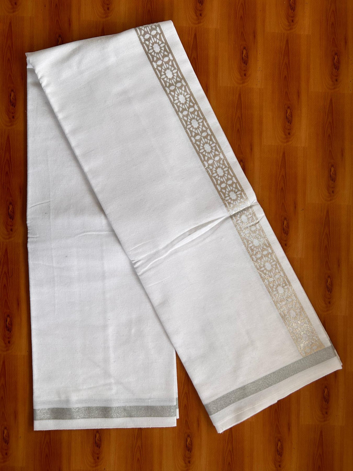 Kaitharikada - Single Kaily / Lungi - Mixed Cotton - 20s twisted - 1.5 inch Silver Kasav Printed Design Kara with White colour body (2 meter / 4 muzham) - 7 KK8085 GAN