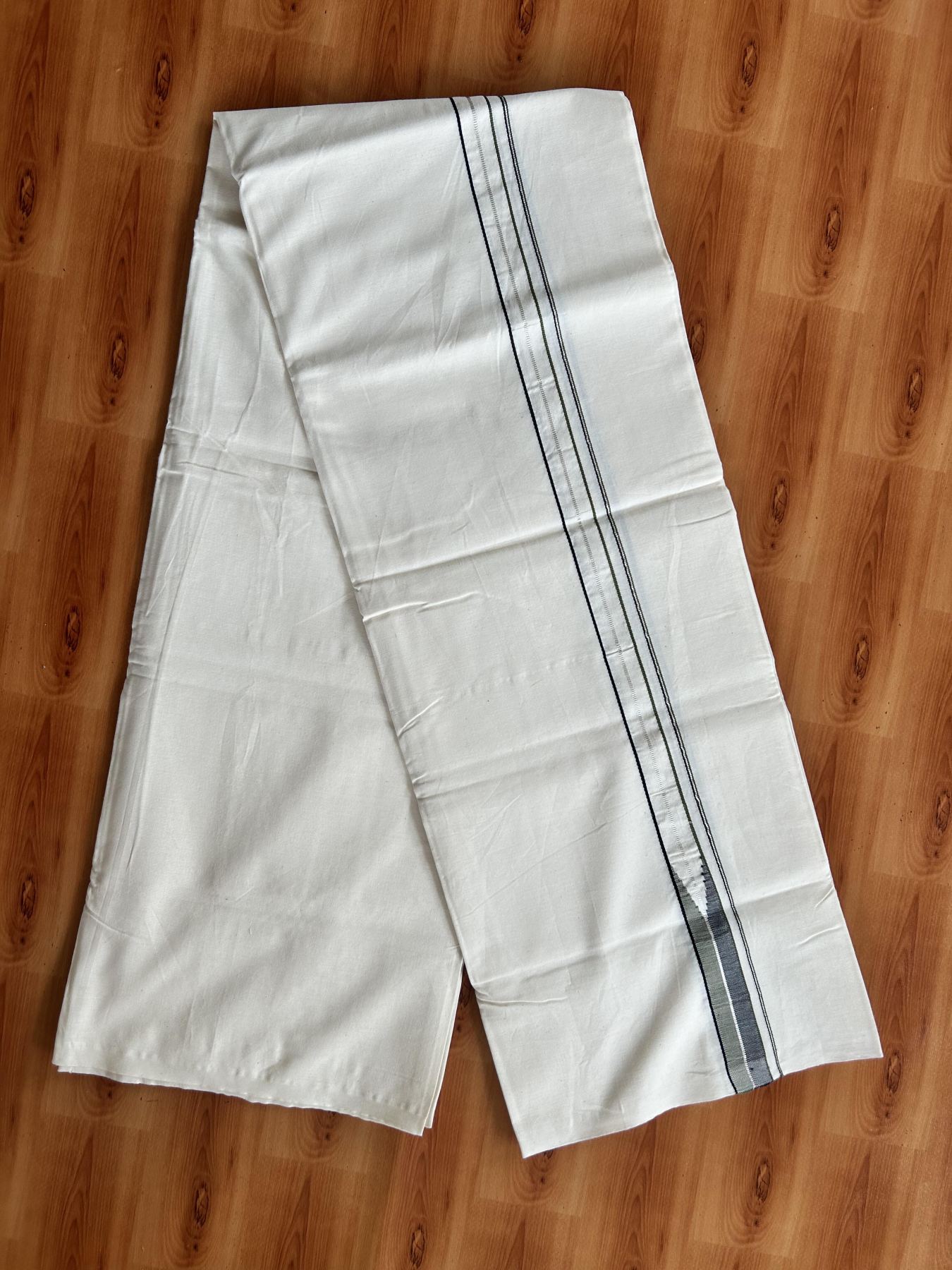 Single Mundu/Dhoti - Off White (Unbleached) 20% Discount !! KaithariKada Balaramapuram 100% Cotton Twisted 100s Thread - 0.75 inch Silver Kasav Black & Olive Green Puliyilakkara Chutty (2 meter/4 Muzham) - 2 KK5407 ASH