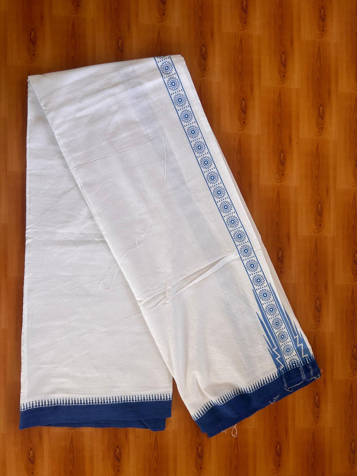 Single Kaily / Lungi - Mixed Cotton - Kaitharikada - 2/40s - 2.75 inch Blue Printed Design Chutty Kara & Kuppadam Border With White Colour Body (2 meter / 4 muzham) - 33 KK8088 SAT