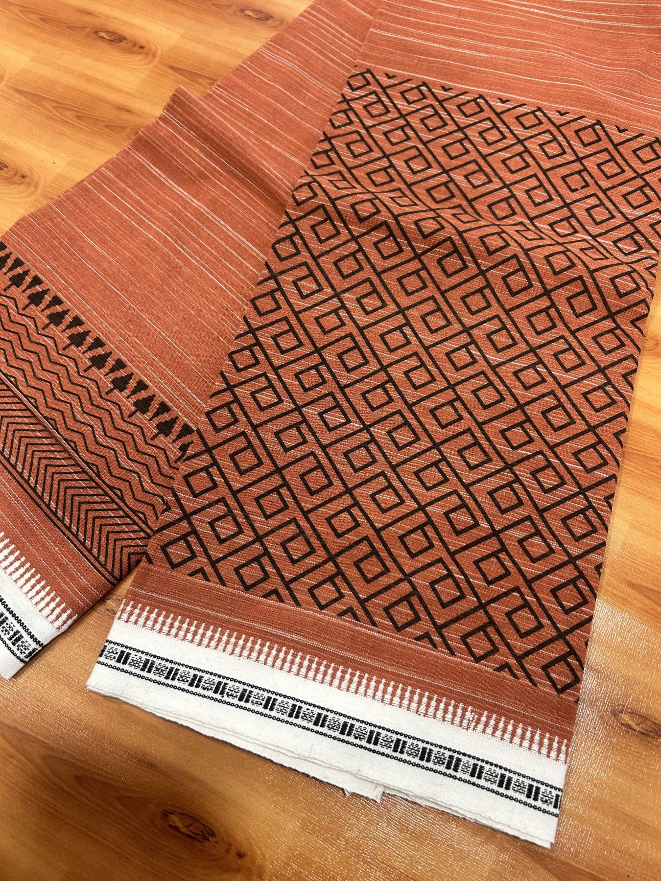Kaitharikada - Single Kaily / Lungi -Mixed Cotton - 40s twisted - Black Design printed kuppadam kara with Kavi colour body (2 meter / 4 muzham) - 23 KK8054 GAN