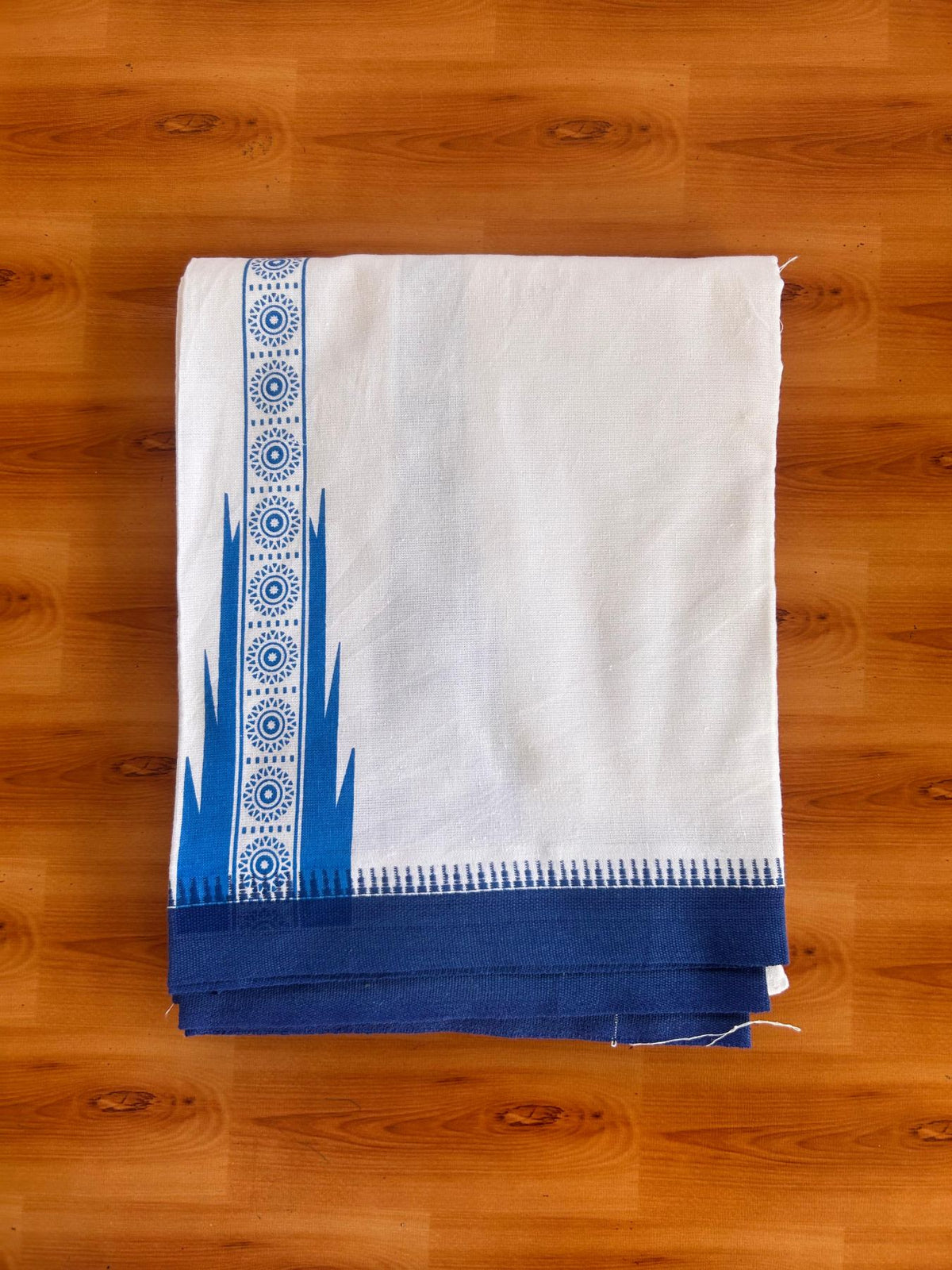 Single Kaily / Lungi - Mixed Cotton - Kaitharikada - 2/40s - 2.75 inch Blue Printed Design Chutty Kara & Kuppadam Border With White Colour Body (2 meter / 4 muzham) - 33 KK8088 SAT