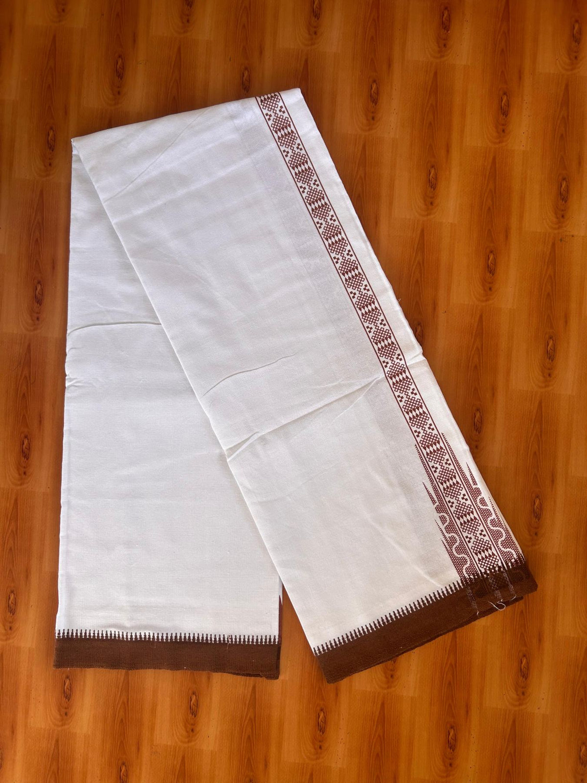 Single Kaily / Lungi - Mixed Cotton - Kaitharikada - 2/40s - 2.75 inch Brown Printed Design Chutty Kara & Kuppadam Border With White Colour Body (2 meter / 4 muzham) - 31 KK8088 SAT