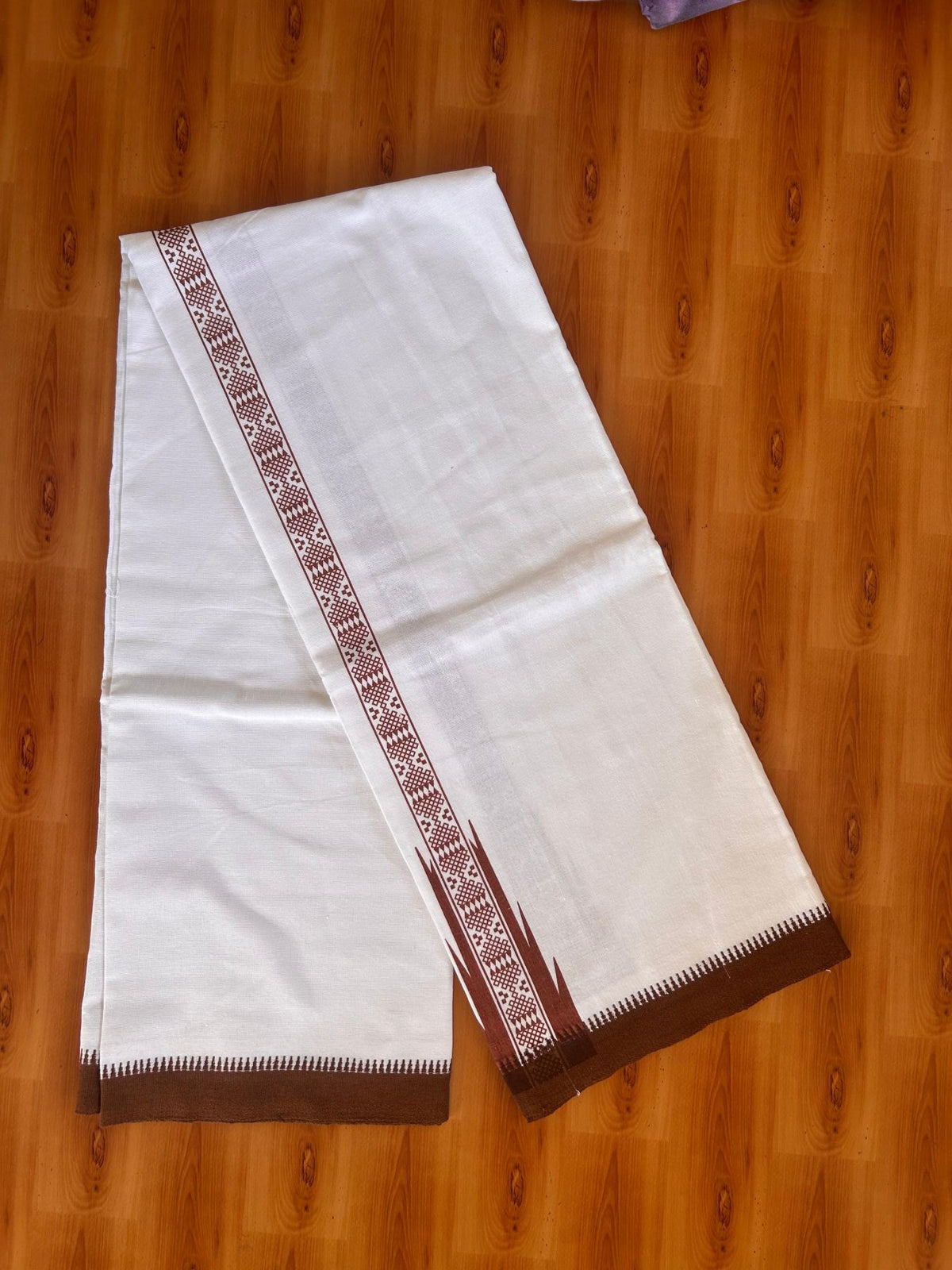 Single Kaily / Lungi - Mixed Cotton - Kaitharikada - 2/40s - 2.75 inch Brown Printed Design Chutty Kara & Kuppadam Border With White Colour Body (2 meter / 4 muzham) - 31 KK8088 SAT