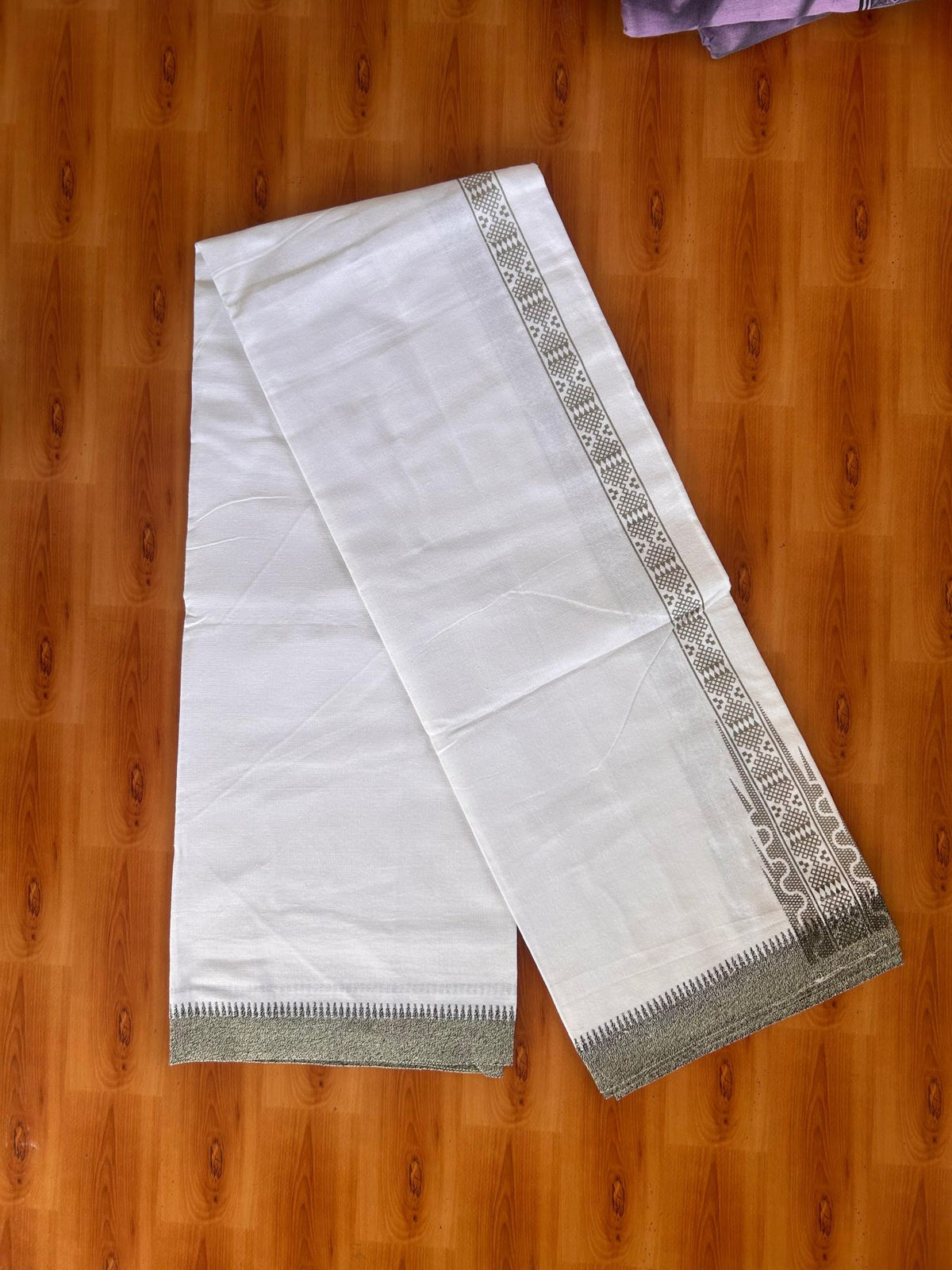 Single Kaily / Lungi - Mixed Cotton - Kaitharikada - 2/40s - 2.75 inch Faded Sage Green Printed Design Chutty Kara & Kuppadam Border With White Colour Body (2 meter / 4 muzham) - 35 KK8088 SAT