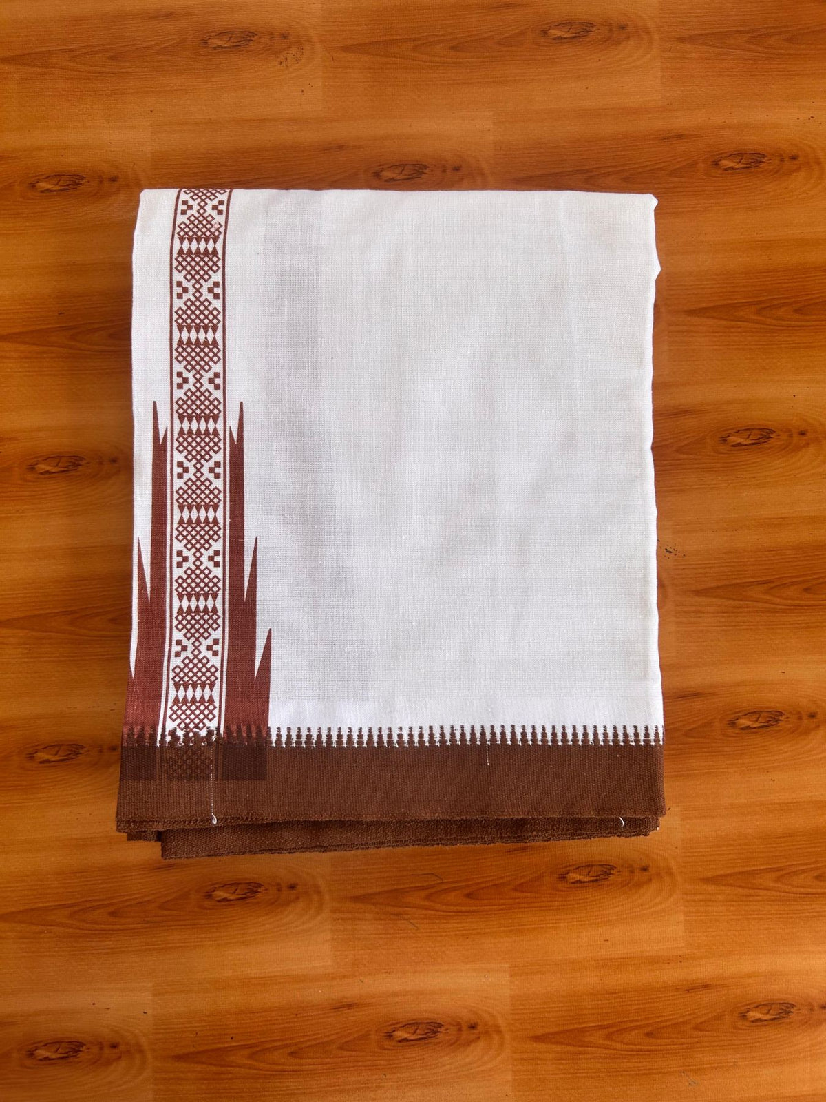 Single Kaily / Lungi - Mixed Cotton - Kaitharikada - 2/40s - 2.75 inch Brown Printed Design Chutty Kara & Kuppadam Border With White Colour Body (2 meter / 4 muzham) - 31 KK8088 SAT