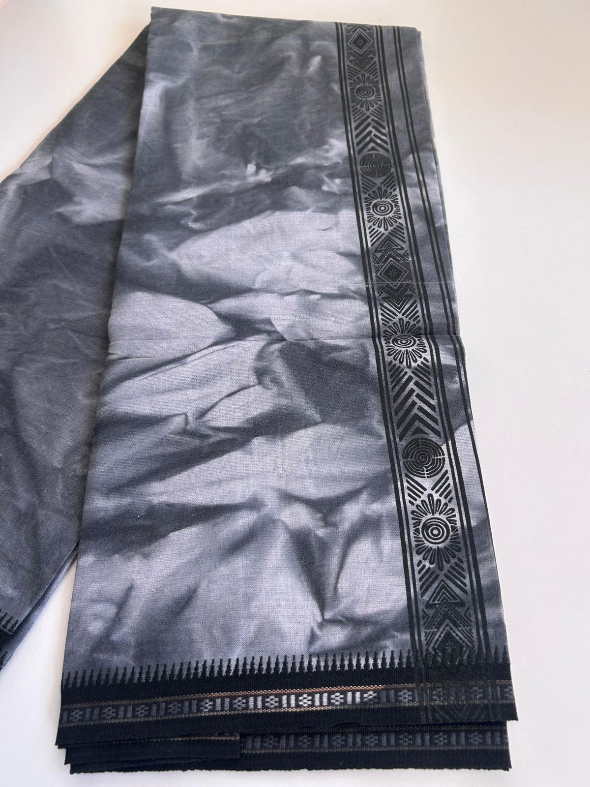 Single Kaily / Lungi - Kaitharikada - Mixed Cotton - 40s twisted - 1.5 inch Black Printed Design Kara With Ash Black & Black Shaded Colour Body (2 meter / 4 muzham) -  3 KK8088 SAT
