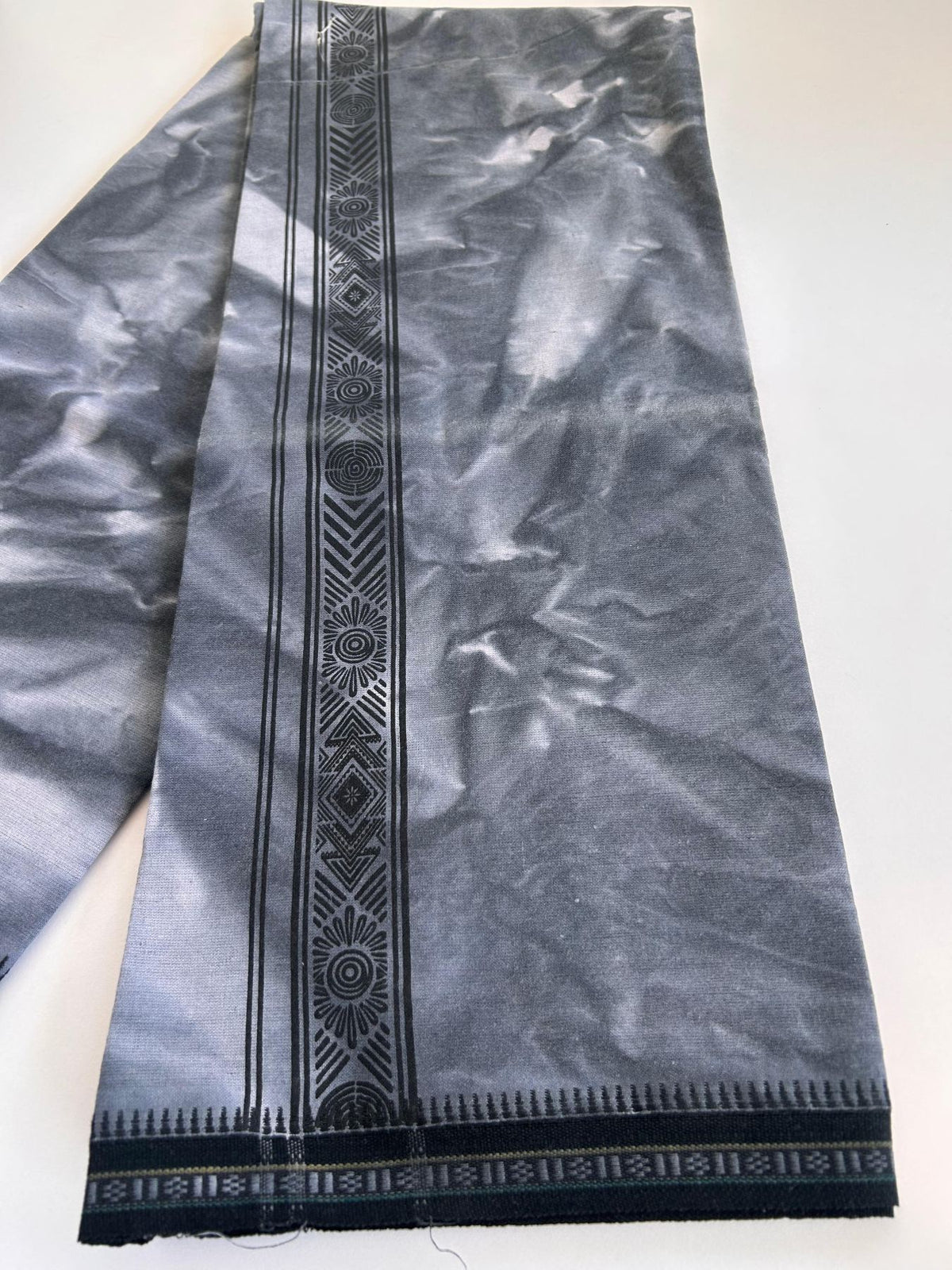 Single Kaily / Lungi - Kaitharikada - Mixed Cotton - 40s twisted - 1.5 inch Black Printed Design Kara With Ash Black & Black Shaded Colour Body (2 meter / 4 muzham) -  3 KK8088 SAT
