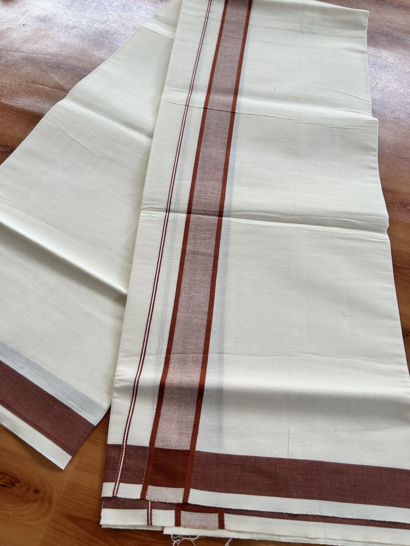 Single Off White - (Unbleached) Mundu/Dhoti - KaithariKada Balaramapuram Pure Cotton 70x30 - 1.25 inch Reddish Brown Shaded Kara (2 meter / 4 muzham) - 3 KK5409 PMC