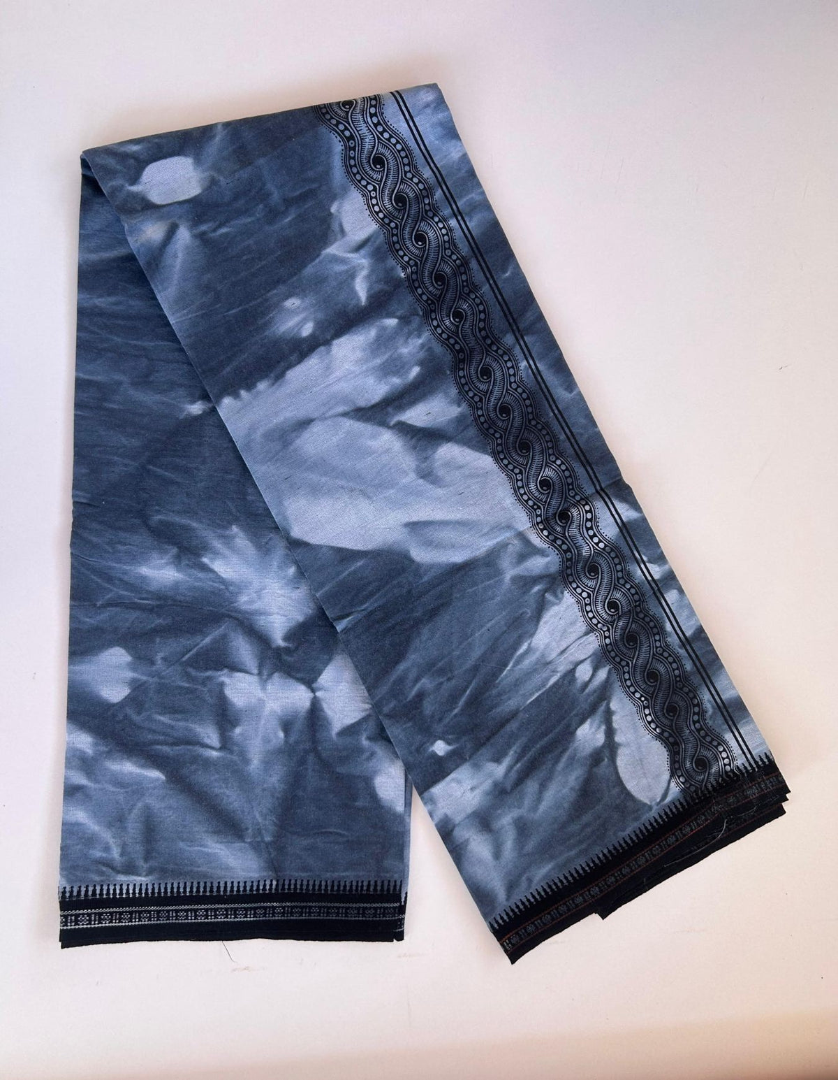 Single Kaily / Lungi - Kaitharikada - Mixed Cotton - 40s twisted - 2 inch Black Printed Design Kara With Ash Blue & White Shaded Colour Body (2 meter / 4 muzham) -  12 KK8088 SAT