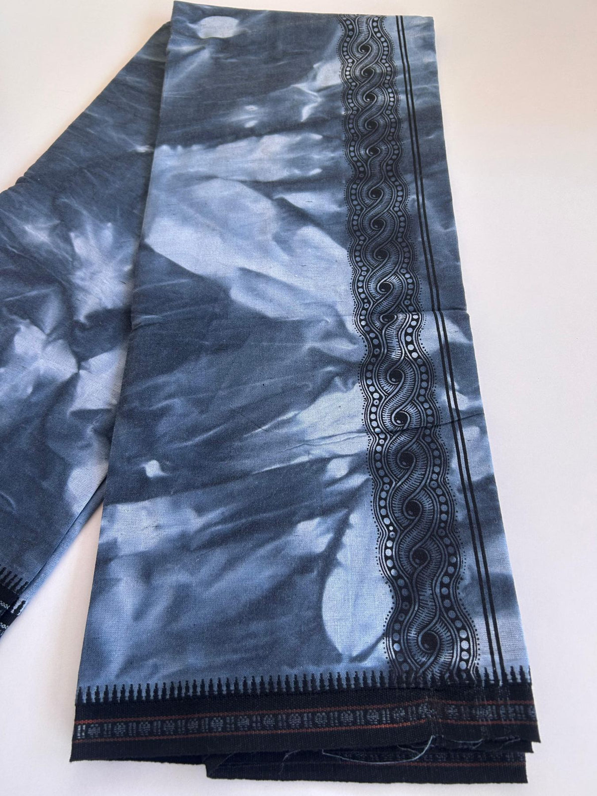 Single Kaily / Lungi - Kaitharikada - Mixed Cotton - 40s twisted - 2 inch Black Printed Design Kara With Ash Blue & White Shaded Colour Body (2 meter / 4 muzham) -  12 KK8088 SAT