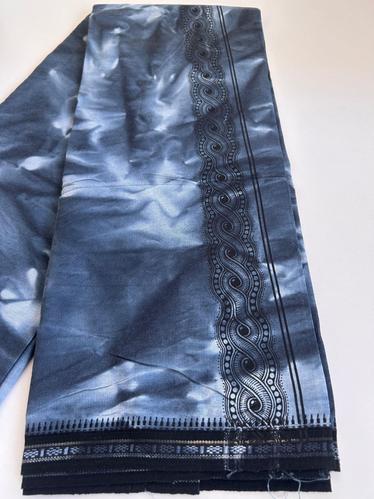 Single Kaily / Lungi - Kaitharikada - Mixed Cotton - 40s twisted - 2 inch Black Printed Design Kara With Ash Blue & White Shaded Colour Body (2 meter / 4 muzham) -  13 KK8088 SAT