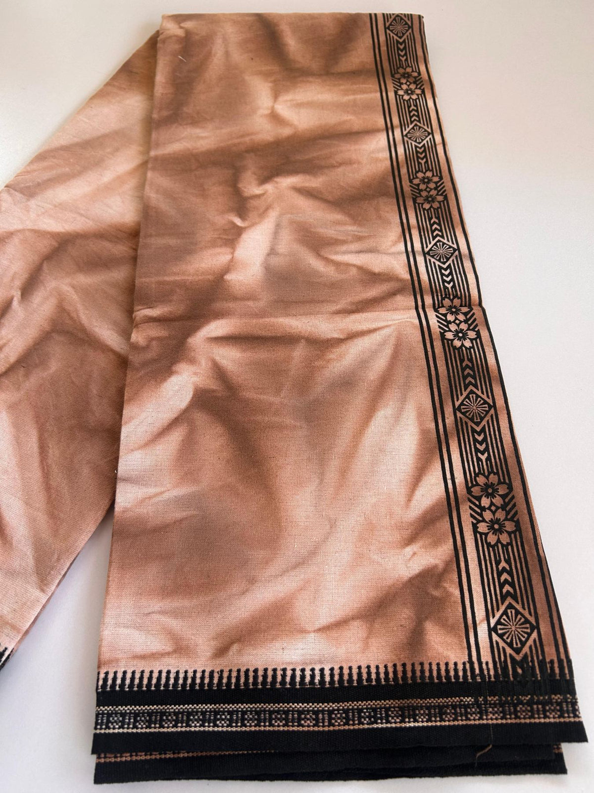 Single Kaily / Lungi - Kaitharikada - Mixed Cotton - 40s twisted - 2 inch Black Printed Design Kara With Peach Brown & White Shaded Colour Body (2 meter / 4 muzham) -  15 KK8088 SAT