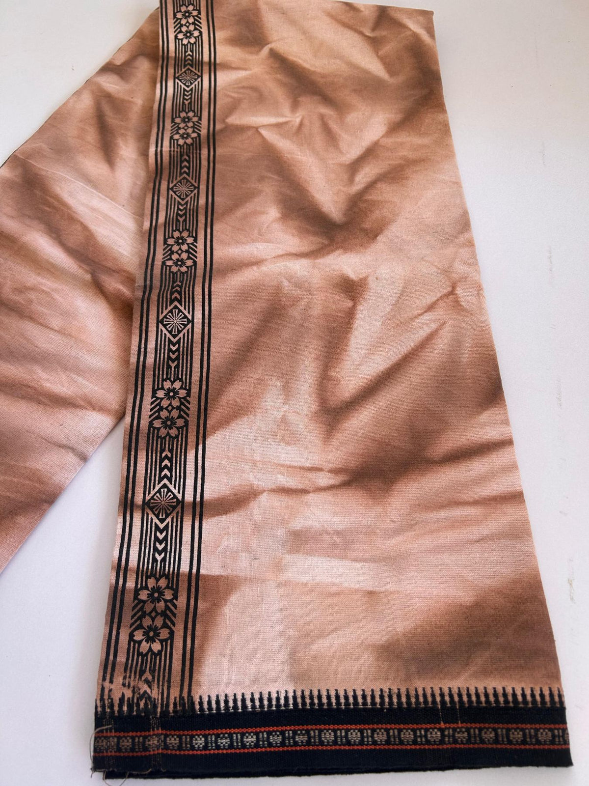 Single Kaily / Lungi - Kaitharikada - Mixed Cotton - 40s twisted - 2 inch Black Printed Design Kara With Peach Brown & White Shaded Colour Body (2 meter / 4 muzham) -  15 KK8088 SAT