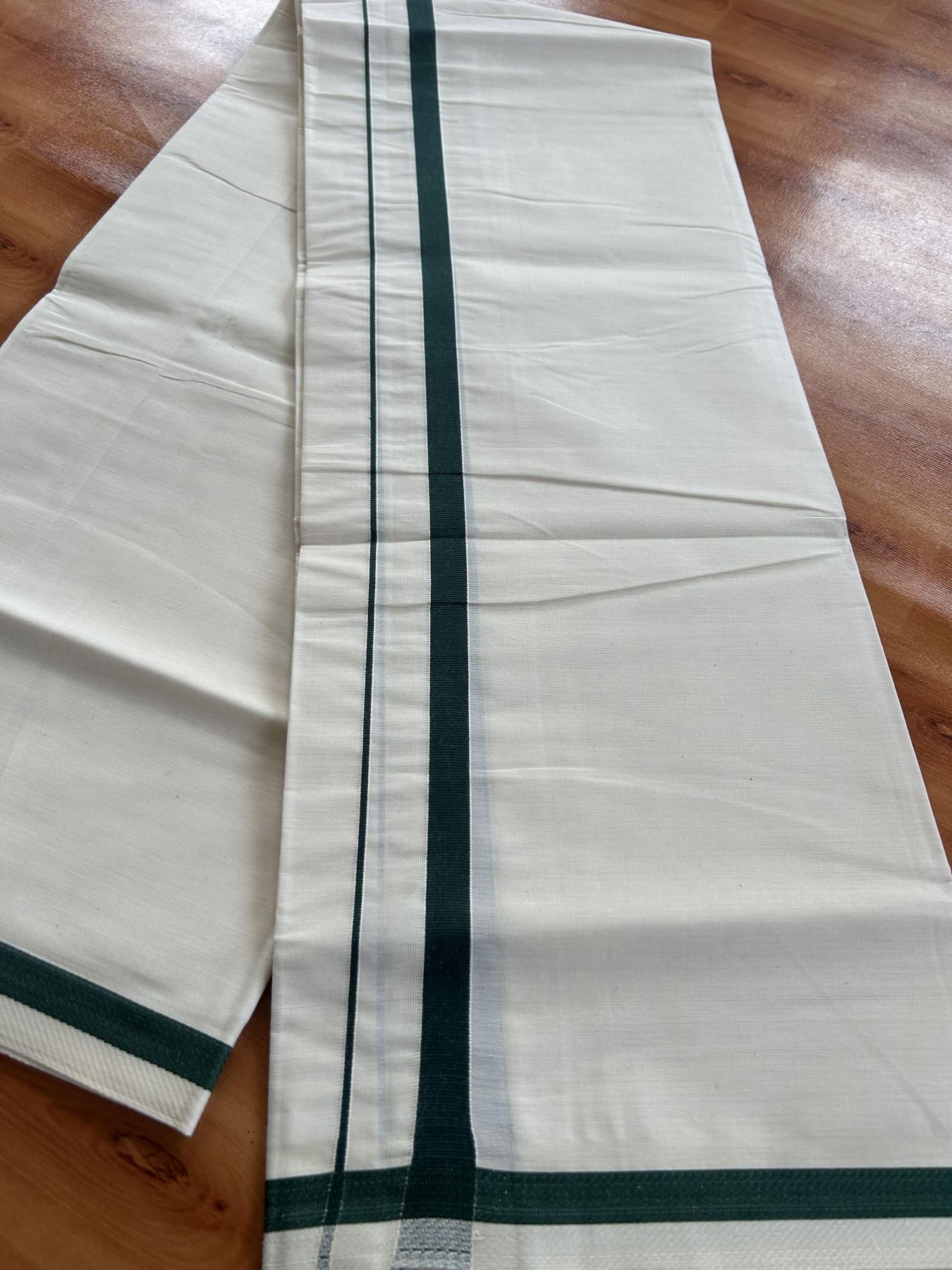 Single Off White - (Unbleached) Mundu/Dhoti - KaithariKada Balaramapuram Pure Cotton 70x30 - 0.5 cm Green Kara (2 meter /4 muzham) - 13 KK5409 PMC