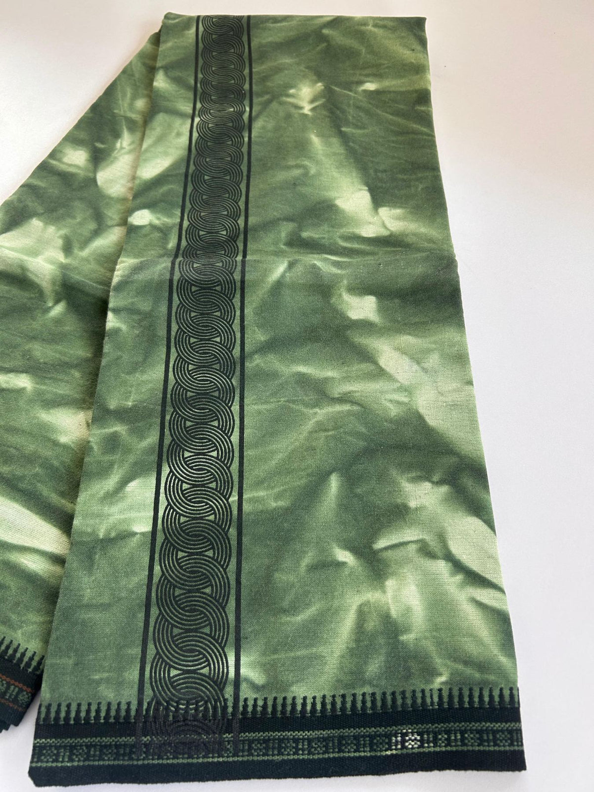 Single Kaily / Lungi - Kaitharikada - Mixed Cotton - 40s twisted - 2 inch Black Printed Design Kara With Light Green & White Shaded Colour Body (2 meter / 4 muzham) -  21 KK8088 SAT