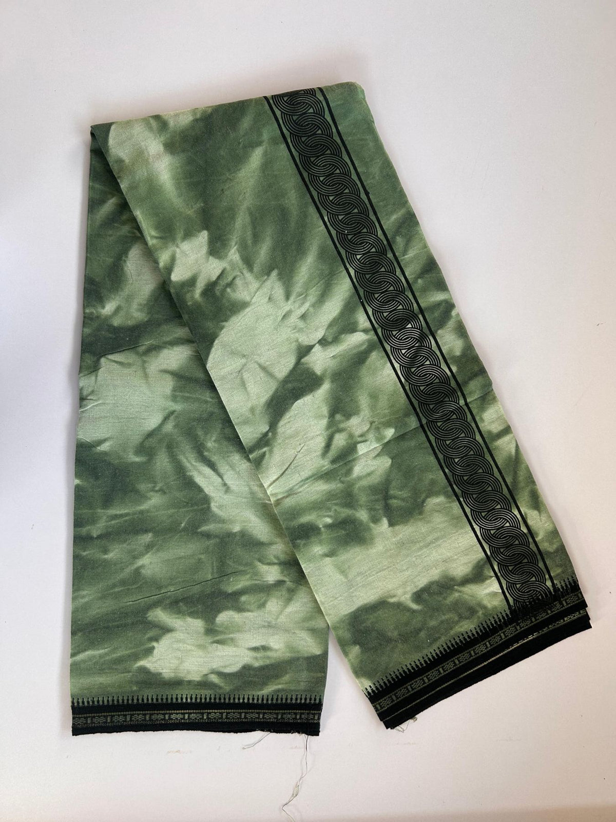 Single Kaily / Lungi - Kaitharikada - Mixed Cotton - 40s twisted - 2 inch Black Printed Design Kara With Light Green & White Shaded Colour Body (2 meter / 4 muzham) -  22 KK8088 SAT