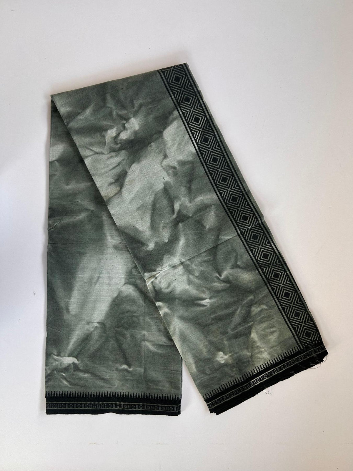 Single Kaily / Lungi - Kaitharikada - Mixed Cotton - 40s twisted - 2 inch Black Printed Design Kara With Ash Green & White Shaded Colour Body (2 meter / 4 muzham) -  24 KK8088 SAT