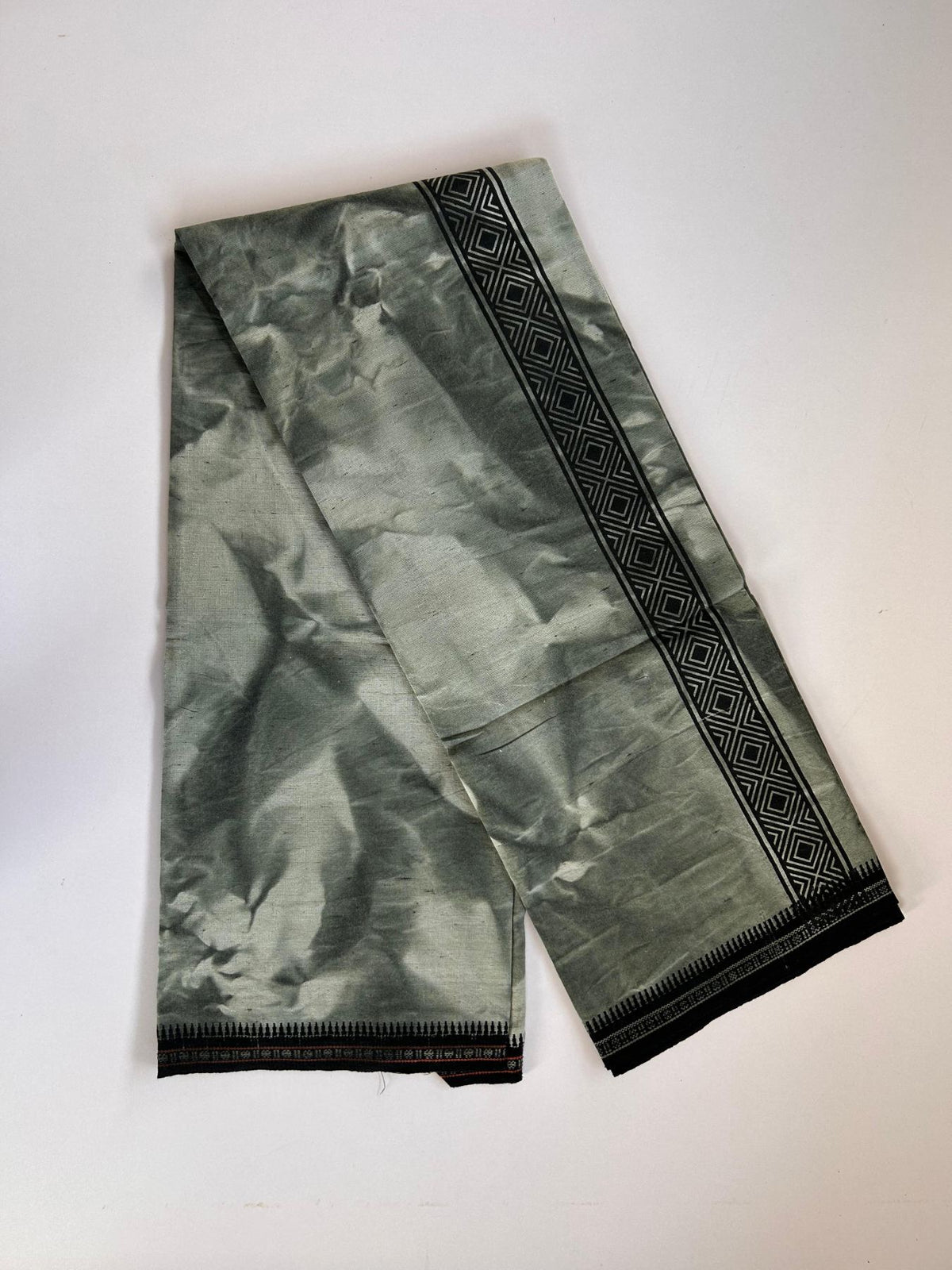 Single Kaily / Lungi - Kaitharikada - Mixed Cotton - 40s twisted - 2 inch Black Printed Design Kara With Ash Green & White Shaded Colour Body (2 meter / 4 muzham) -  25 KK8088 SAT