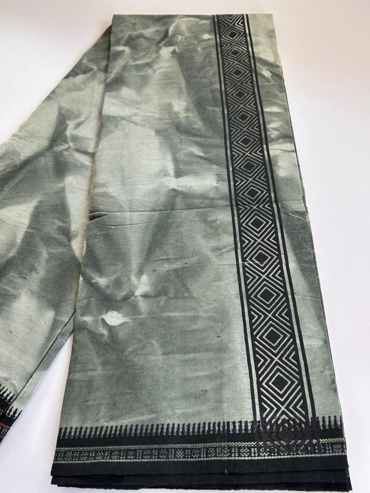 Single Kaily / Lungi - Kaitharikada - Mixed Cotton - 40s twisted - 2 inch Black Printed Design Kara With Ash Green & White Shaded Colour Body (2 meter / 4 muzham) -  25 KK8088 SAT