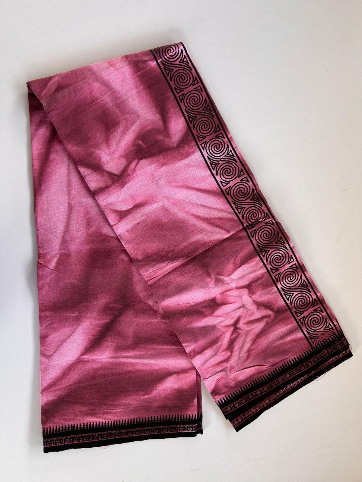 Single Kaily / Lungi - Kaitharikada - Mixed Cotton - 40s twisted - 2 inch Black Printed Design Kara With Pastel Maroon & White Shaded Colour Body (2 meter / 4 muzham) -  27 KK8088 SAT