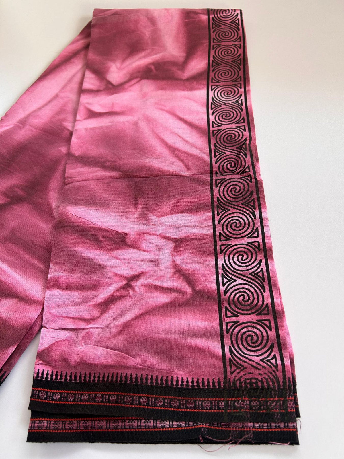 Single Kaily / Lungi - Kaitharikada - Mixed Cotton - 40s twisted - 2 inch Black Printed Design Kara With Pastel Maroon & White Shaded Colour Body (2 meter / 4 muzham) -  27 KK8088 SAT