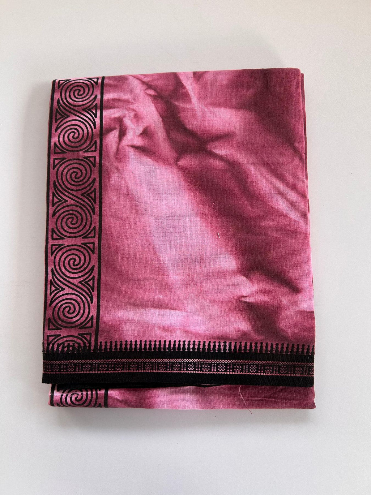 Single Kaily / Lungi - Kaitharikada - Mixed Cotton - 40s twisted - 2 inch Black Printed Design Kara With Pastel Maroon & White Shaded Colour Body (2 meter / 4 muzham) -  27 KK8088 SAT