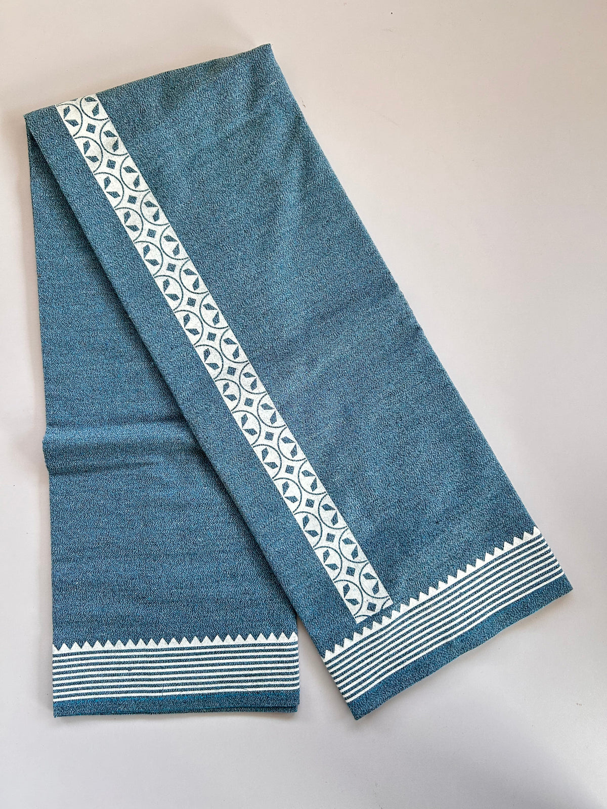 Kaitharikada - Single Kaily / Lungi - Mixed Cotton - 40s twisted - 1.5 inch White Printed kara with Light Blue , Black & White Shaded colour body (2 meter / 4 muzham) - 17 KK8083 GAN